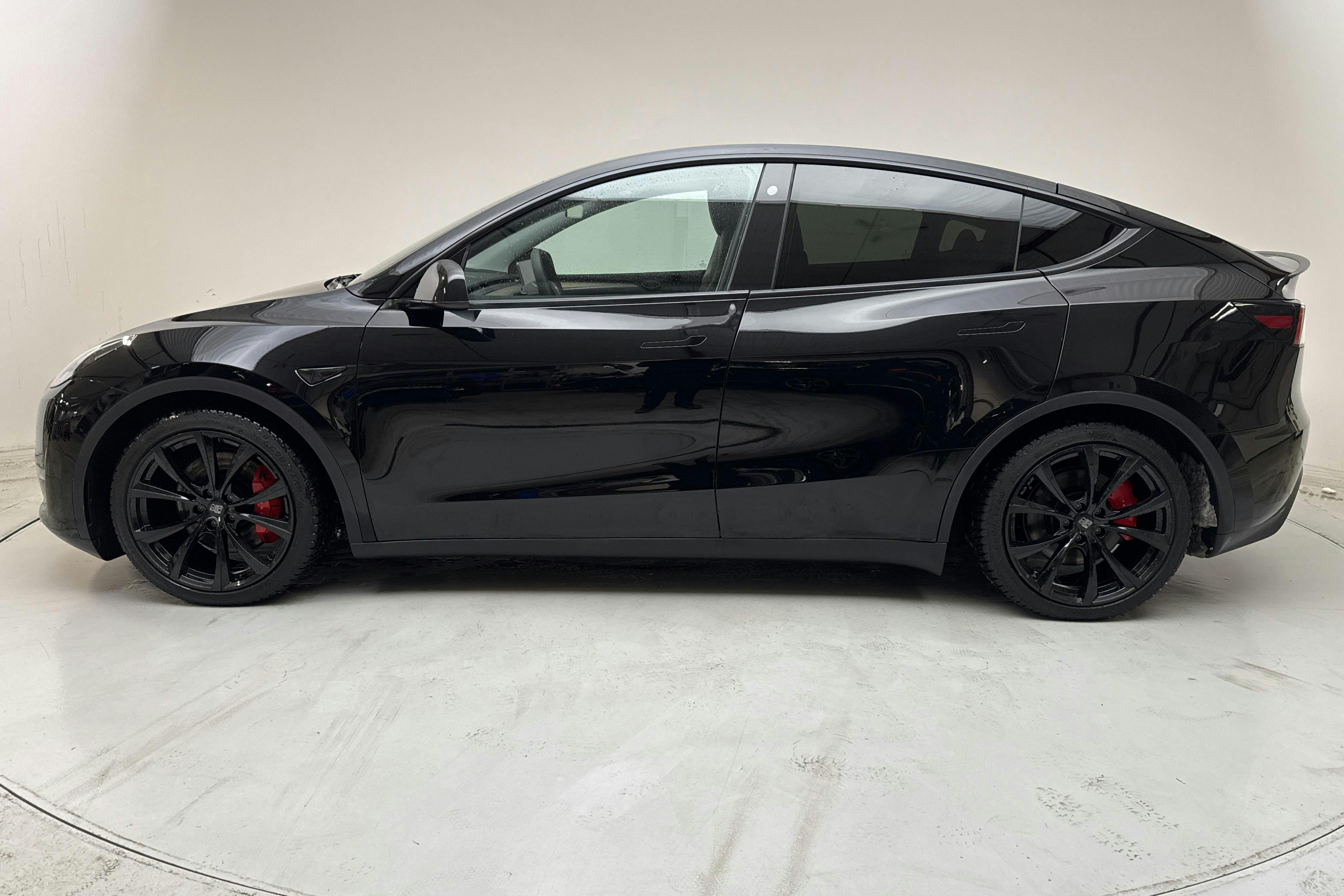 Presentationsfoto 2 av 18: Tesla Model Y Performance Dual Motor AWD - 6 788 mil - Automat - svart - 2023