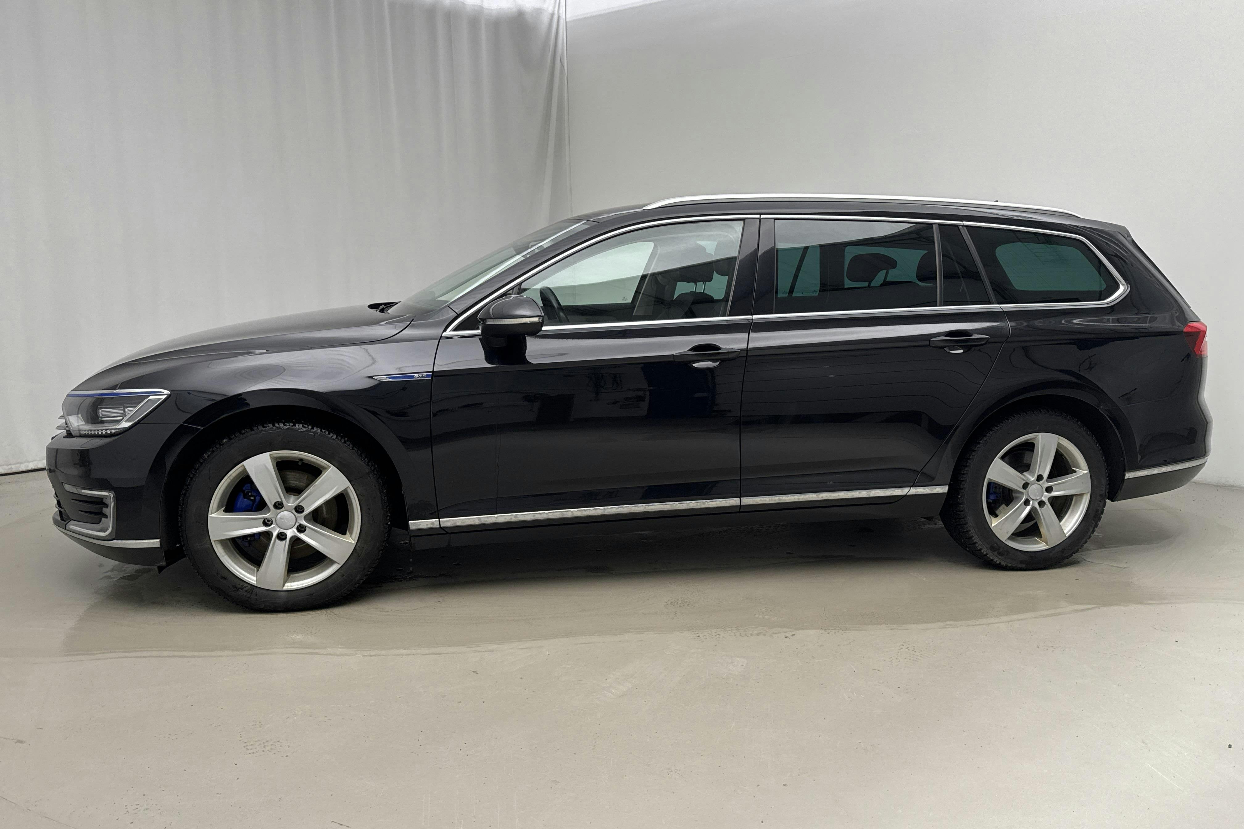 Presentationsfoto 2 av 21: VW Passat 1.4 Plug-in-Hybrid Sportscombi (218hk) - 15 392 mil - Automat - svart - 2018
