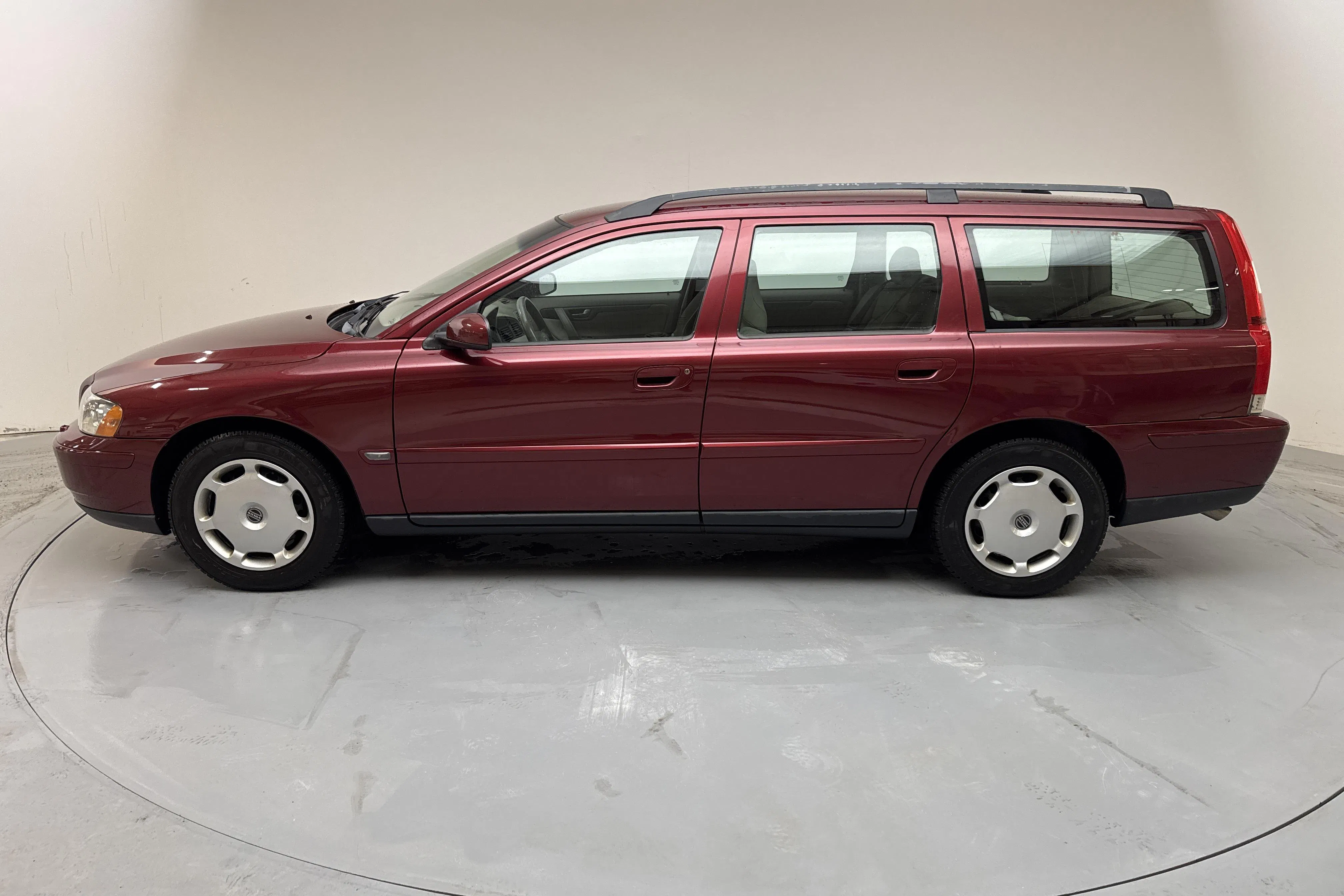 Presentation photo 2 of 13: Volvo V70 2.4 (140hk) - 165 610 km - Manual - red - 2006