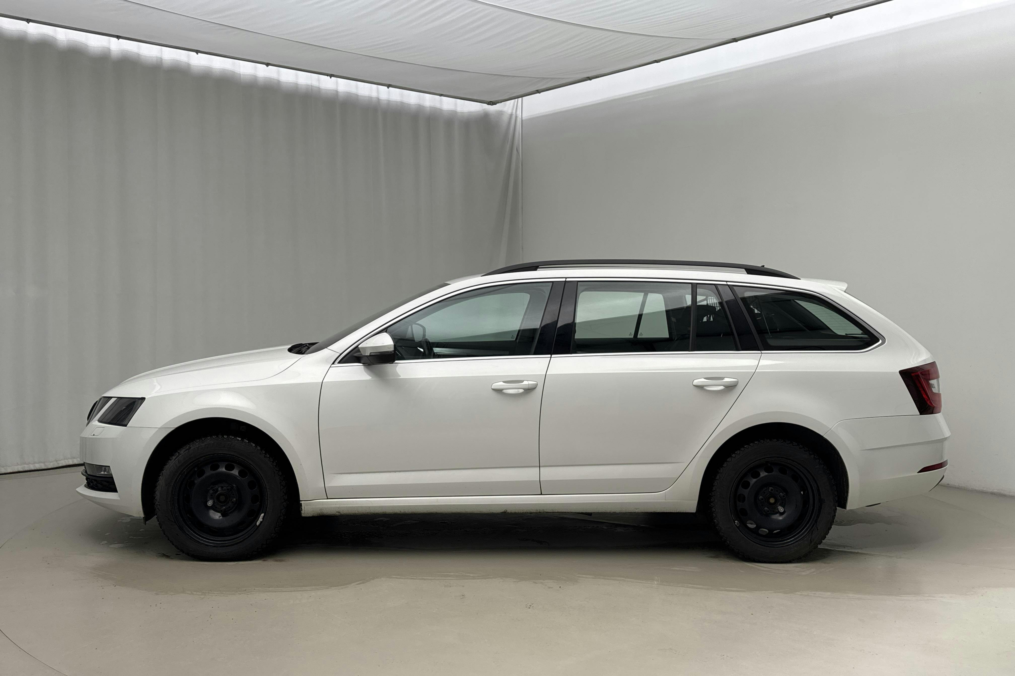 Præsentationsfoto 2 af 14: Skoda Octavia III 2.0 TDI CR Combi 4x4 (150hk) - 129 000 kilometer - Manuel - Hvid - 2018