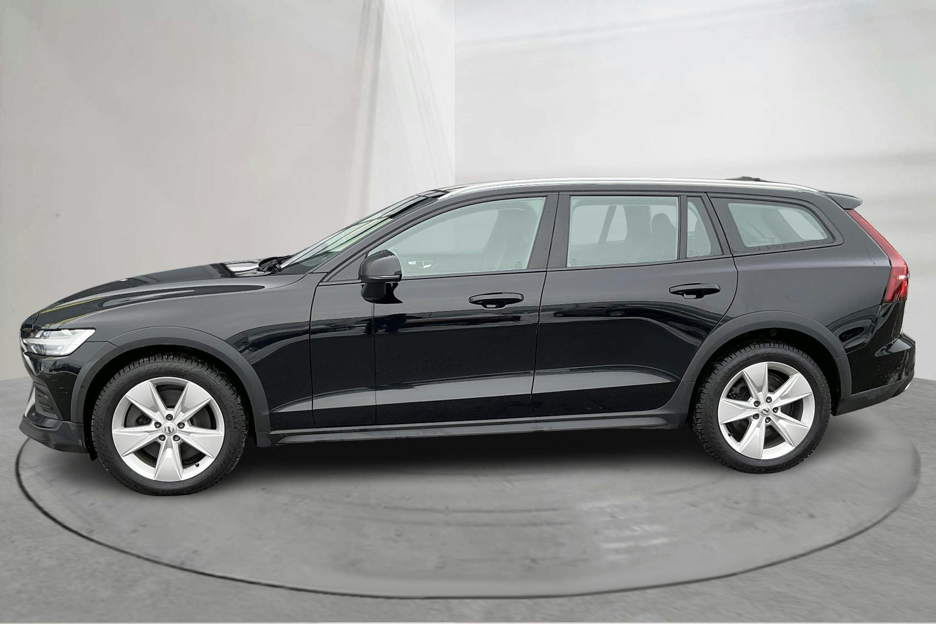 Presentation photo 2 of 19: Volvo V60 B4 Cross Country AWD Mildhybrid, Diesel (197hk) - 253 270 km - Automatic - black - 2022