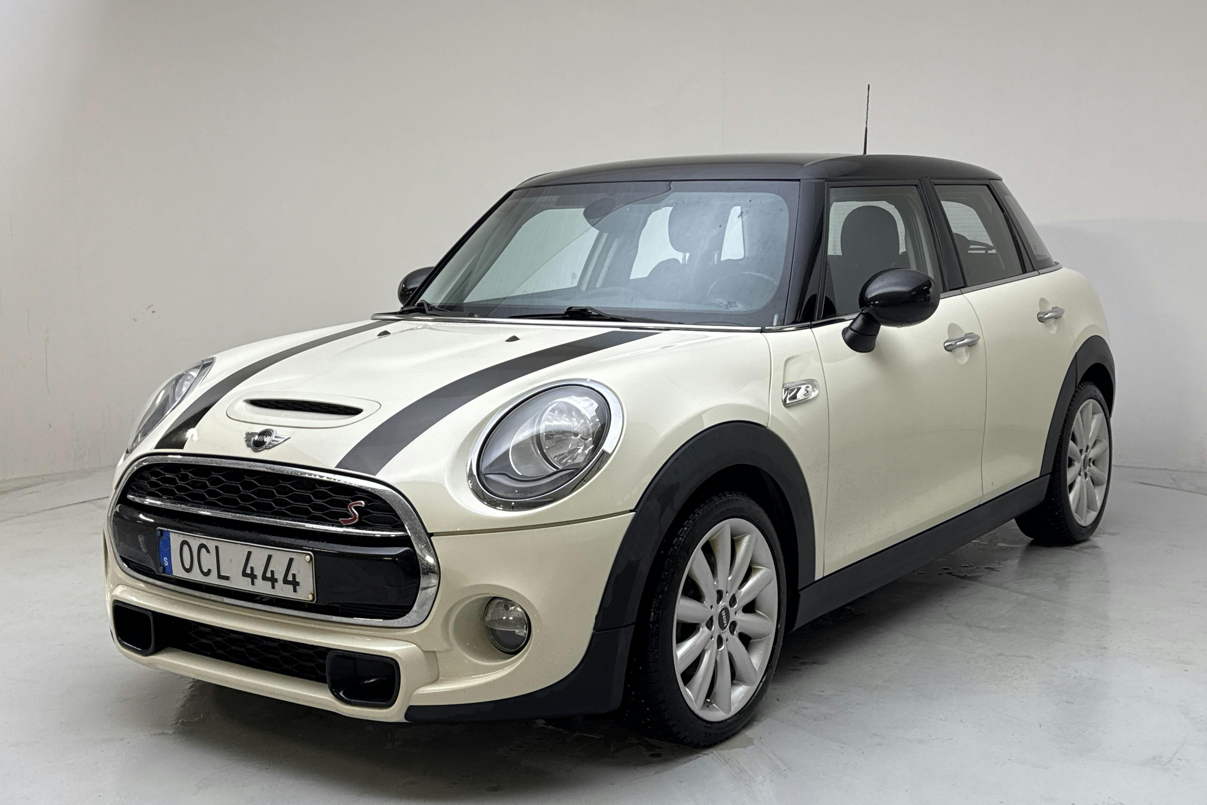 Presentationsfoto 1 av 12: MINI Cooper S Hatch 5dr (192hk) - 11 889 mil - Manuell - vit - 2016