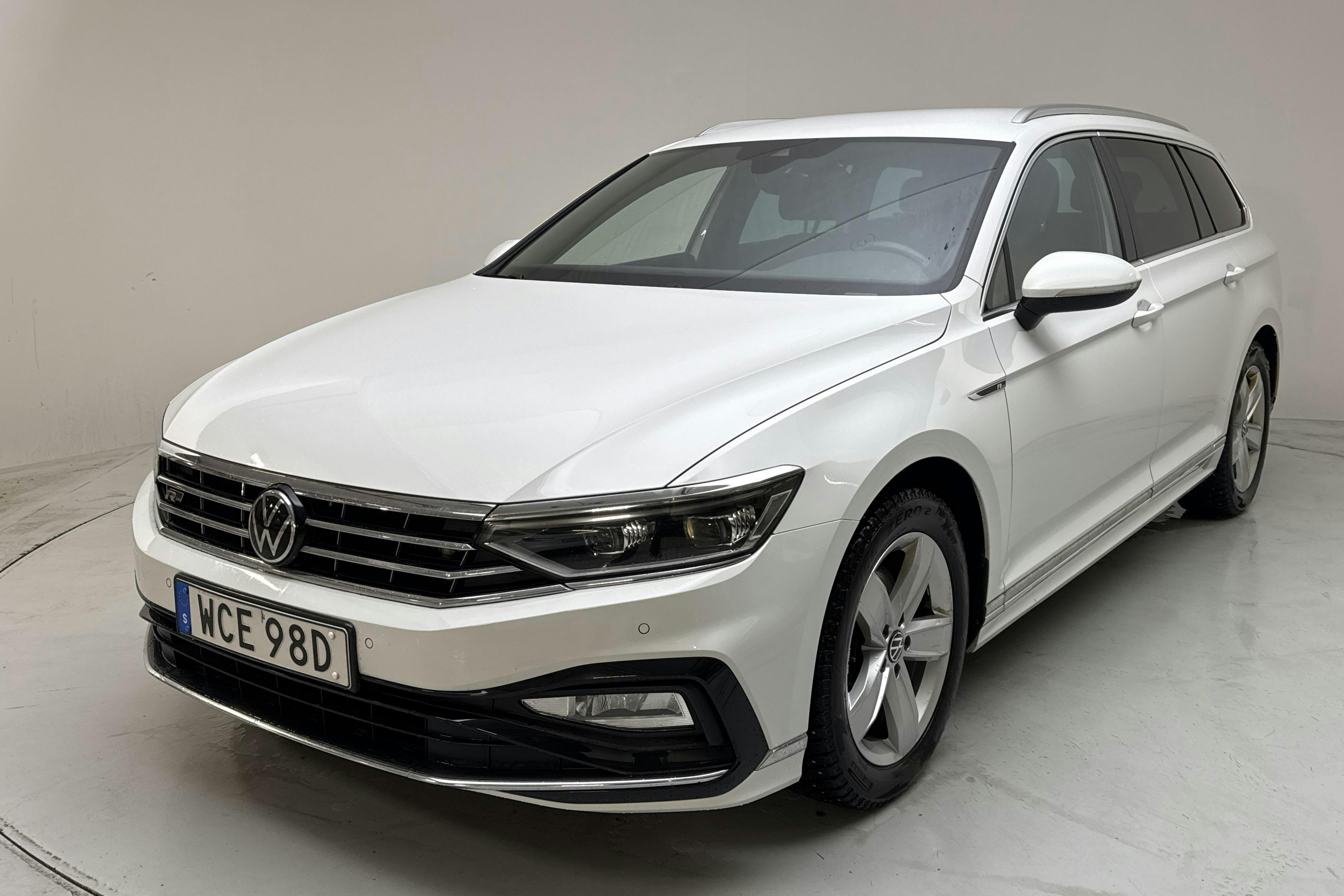 Esittelykuva 1 osoitteesta 16: VW Passat 2.0 TDI Sportscombi 4Motion (200hk) - 106 660 km - Automaattinen - valkoinen - 2022