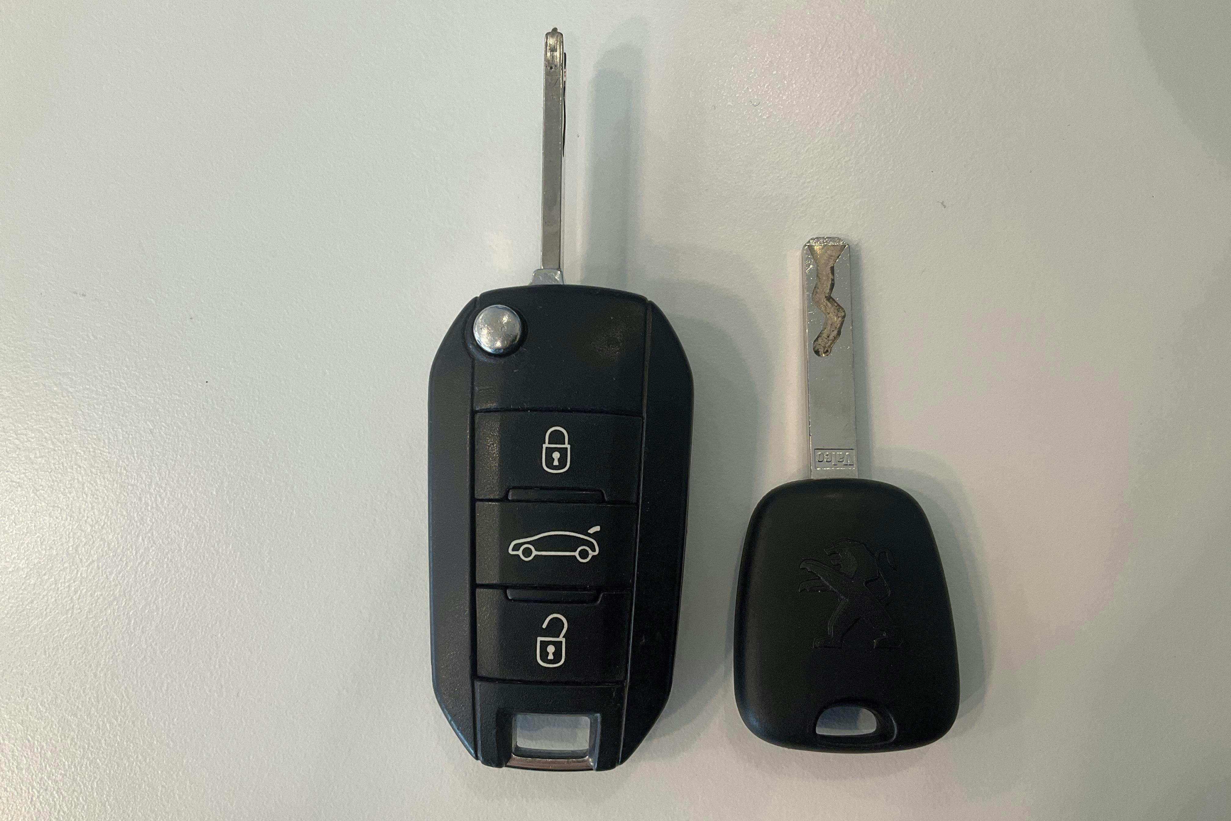 Presentation photo 16 of 16: Peugeot 508 SW 1.6 HDi (114hk) - 146 520 km - Automatic - gray - 2013