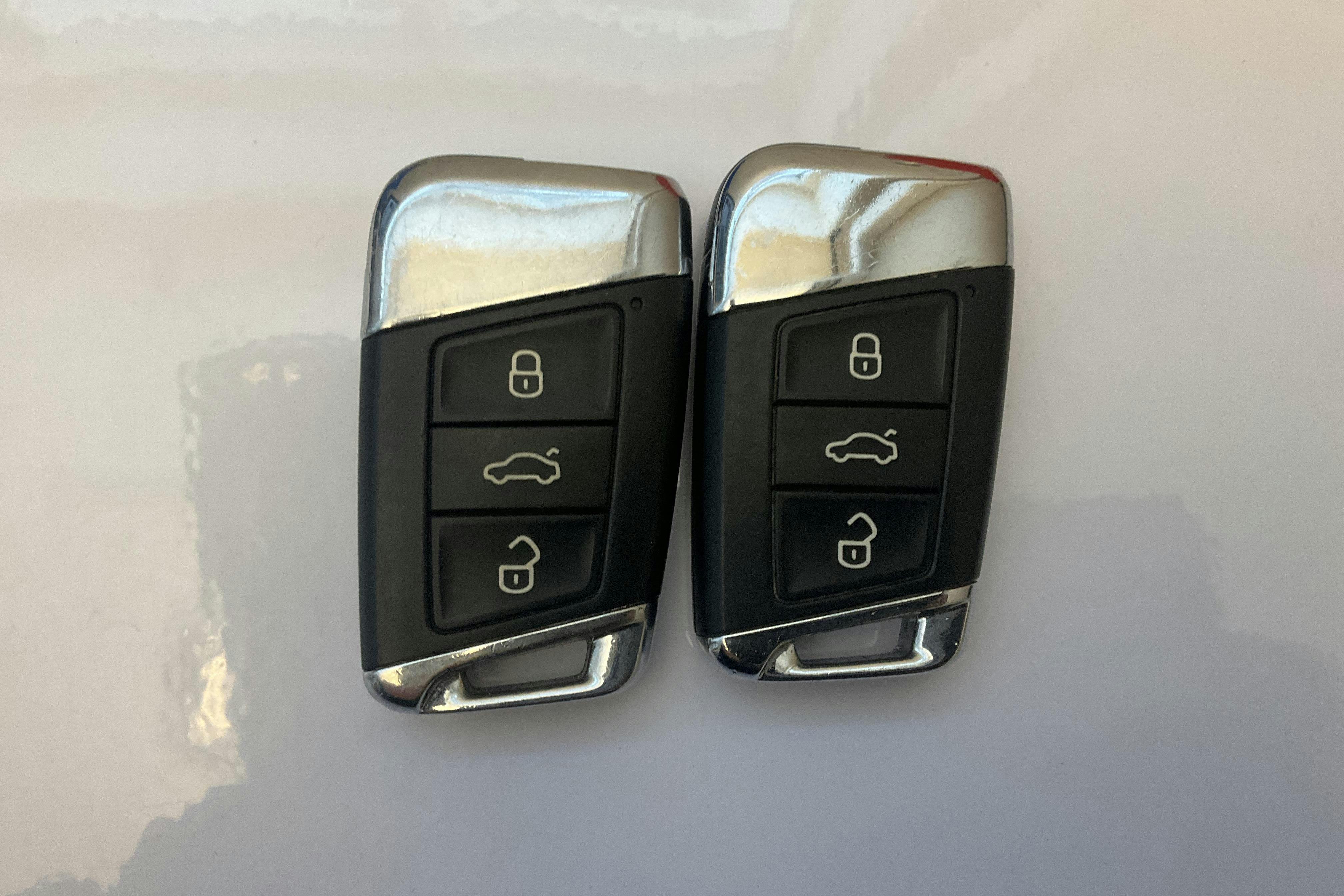 Presentationsfoto 14 av 14: VW Passat 2.0 TDI Sportscombi 4MOTION (190hk) - 21 577 mil - Automat - vit - 2018