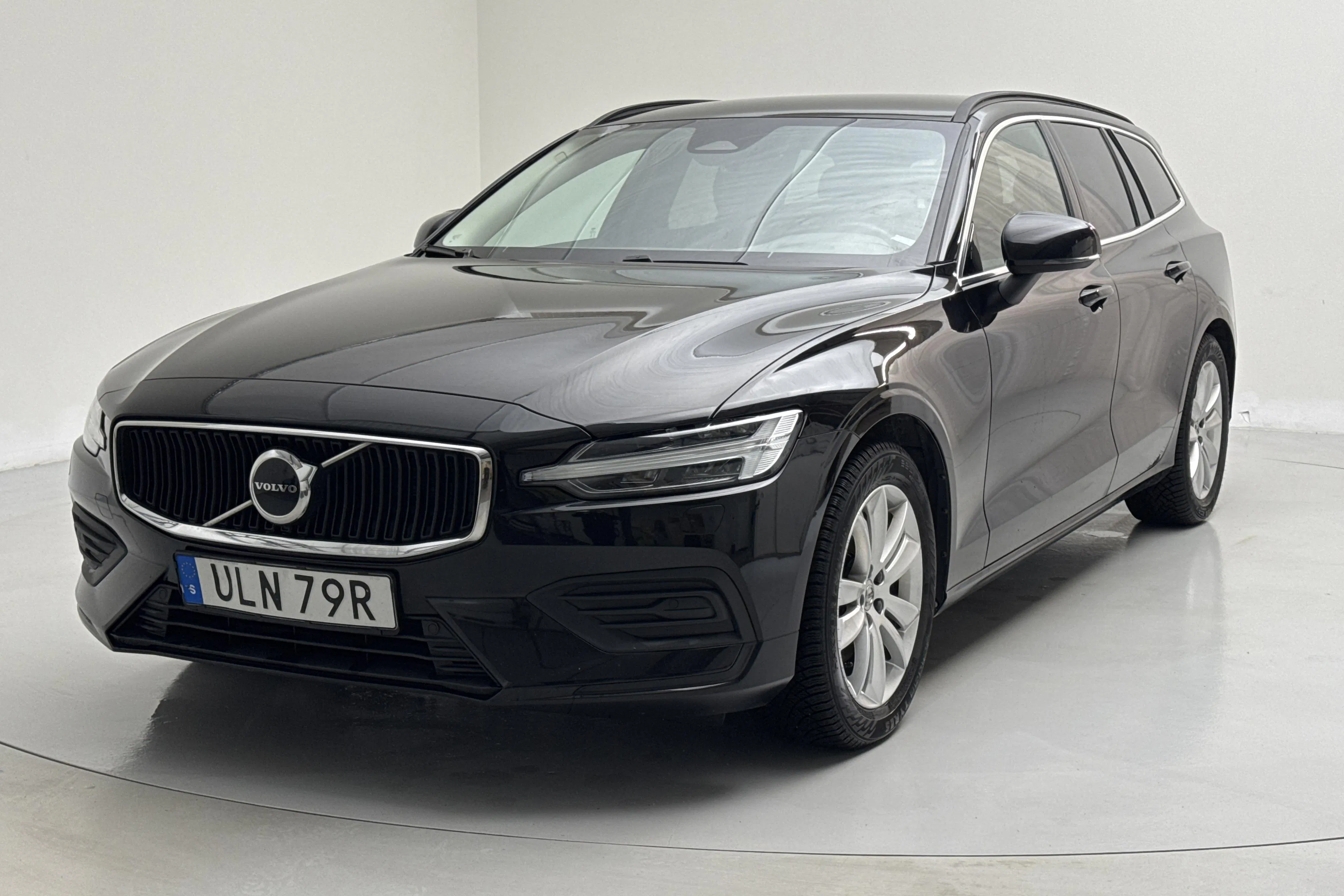 Presentation photo 1 of 14: Volvo V60 B4 Mildhybrid, Diesel (197hk) - 130 260 km - Automatic - black - 2023