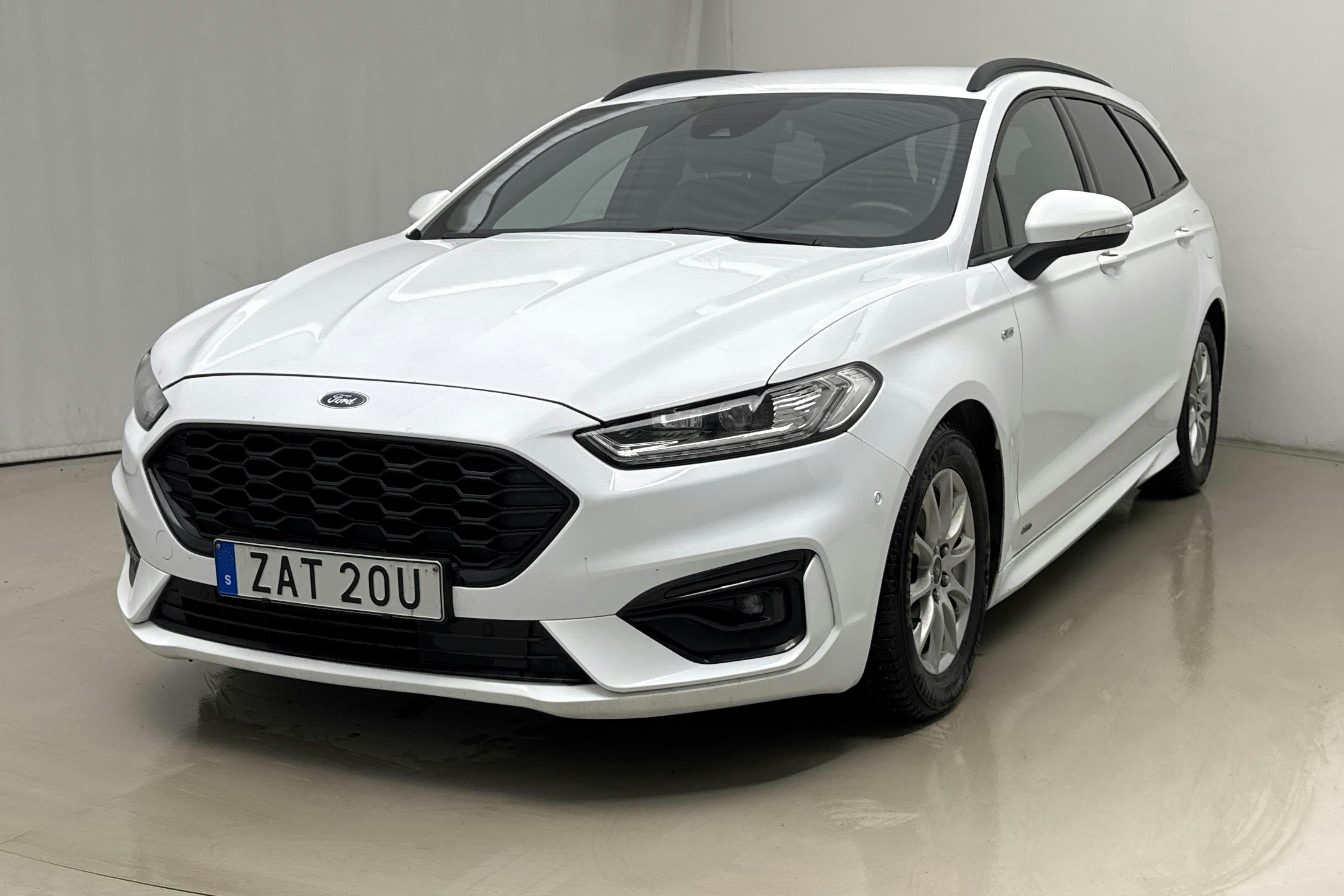 Presentationsfoto 1 av 16: Ford Mondeo 2.0 TDCi AWD Kombi (190hk) - 9 188 mil - Automat - vit - 2022