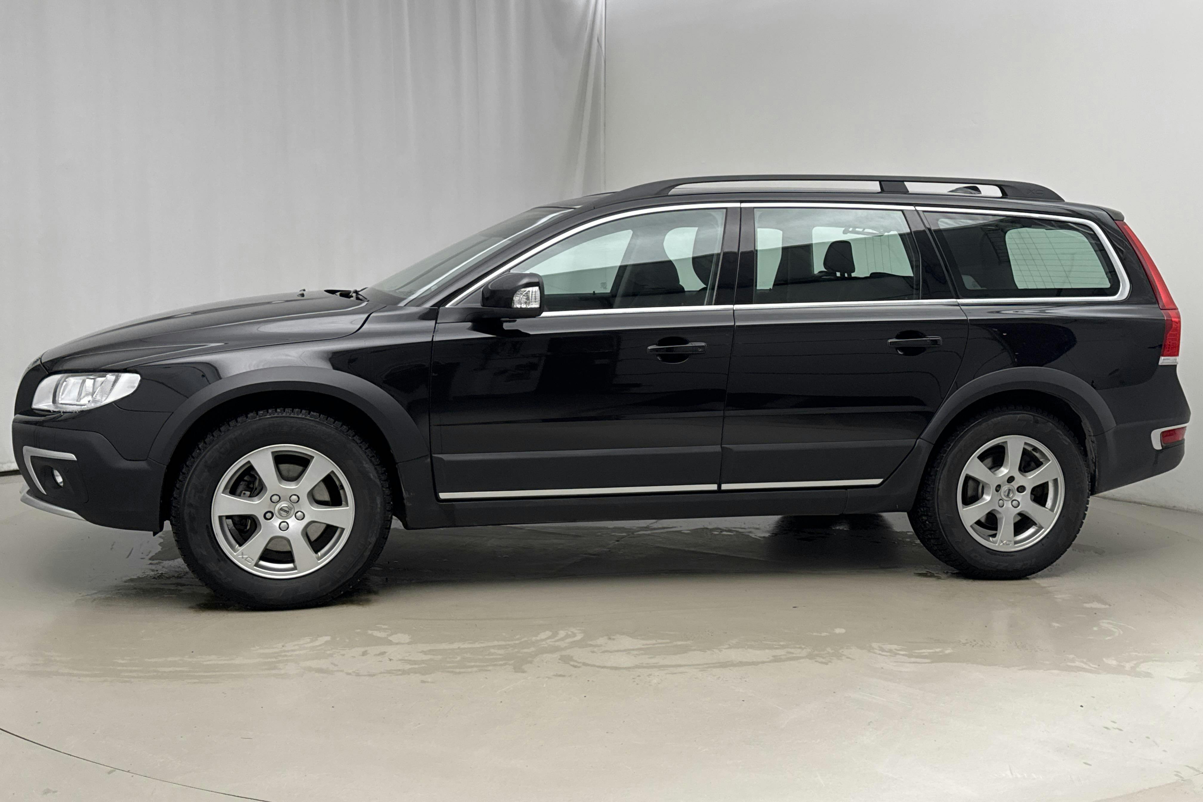 Presentationsfoto 2 av 14: Volvo XC70 II D4 AWD (181hk) - 6 088 mil - Automat - svart - 2016