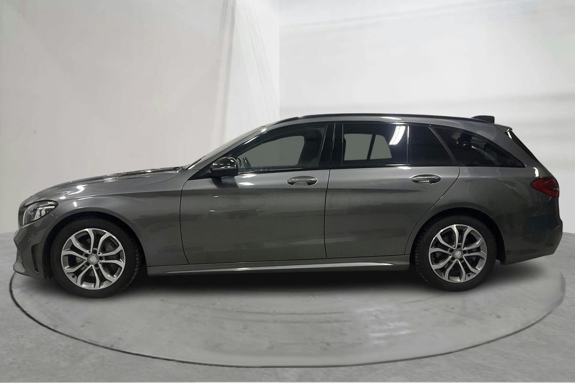 Presentation photo 2 of 17: Mercedes C 220 d Kombi S205 (194hk) - 151 730 km - Automatic - gray - 2021