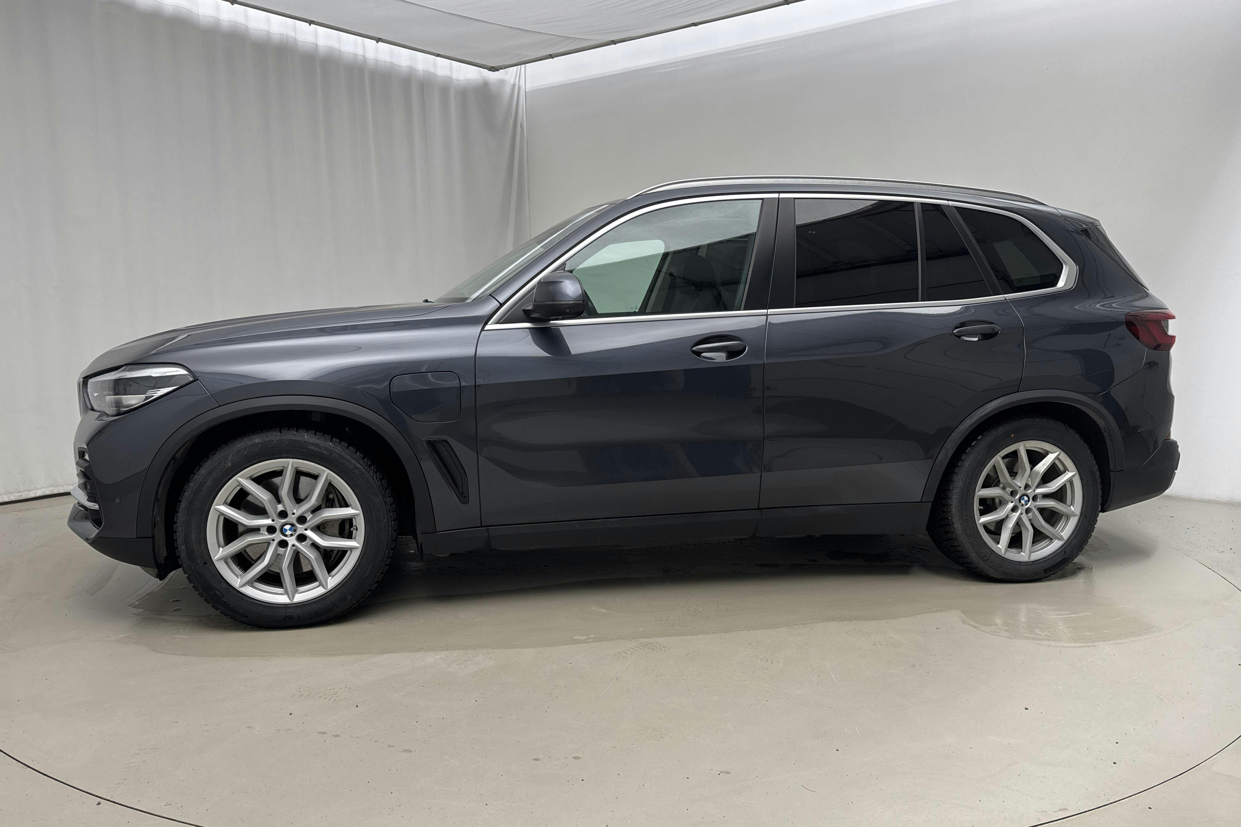 Presentation photo 2 of 30: BMW X5 xDrive45e, G05 (394hk) - 90 270 km - Automatic - gray - 2020