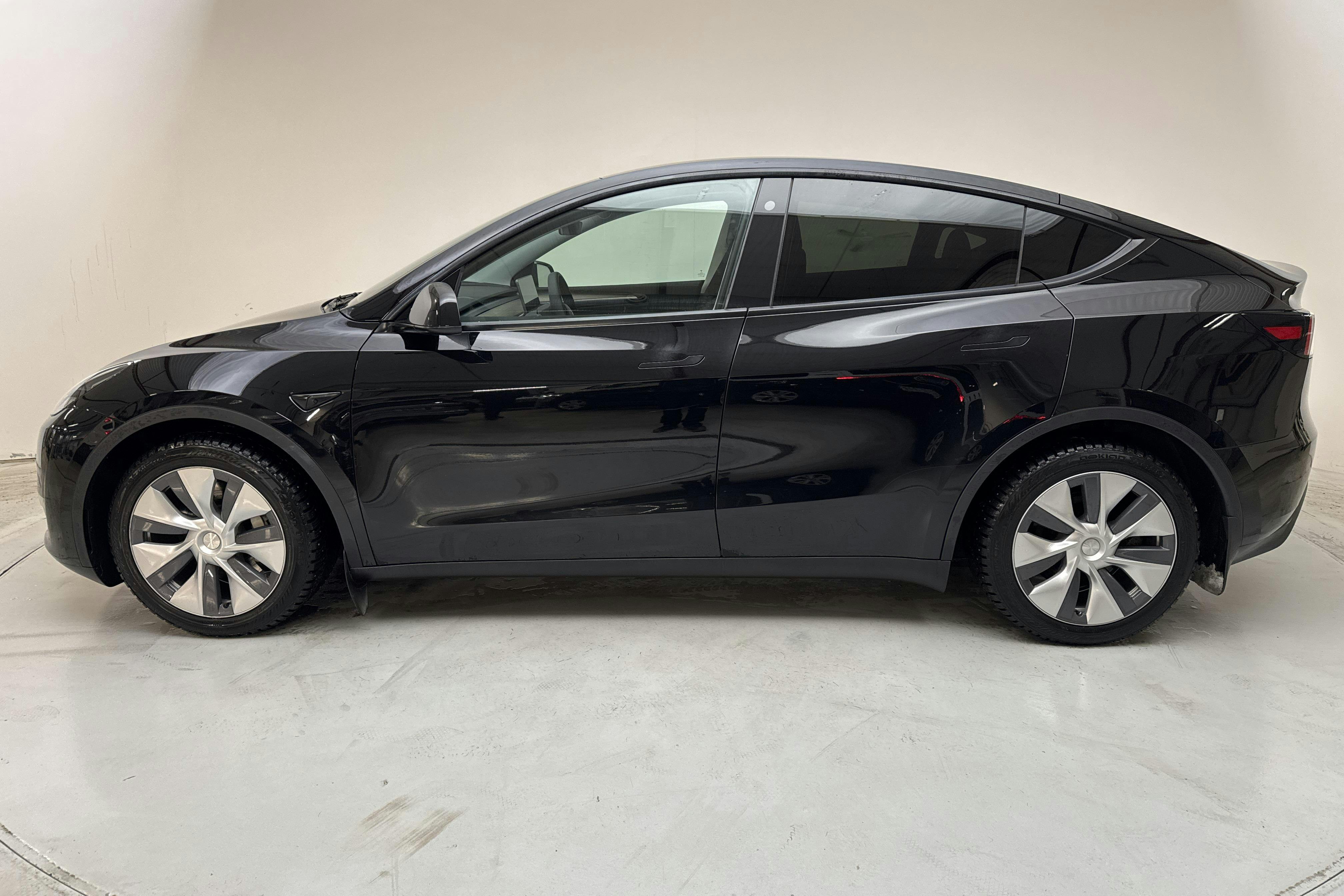 Presentationsfoto 2 av 20: Tesla Model Y Long Range Dual Motor AWD - 14 013 mil - Automat - svart - 2023