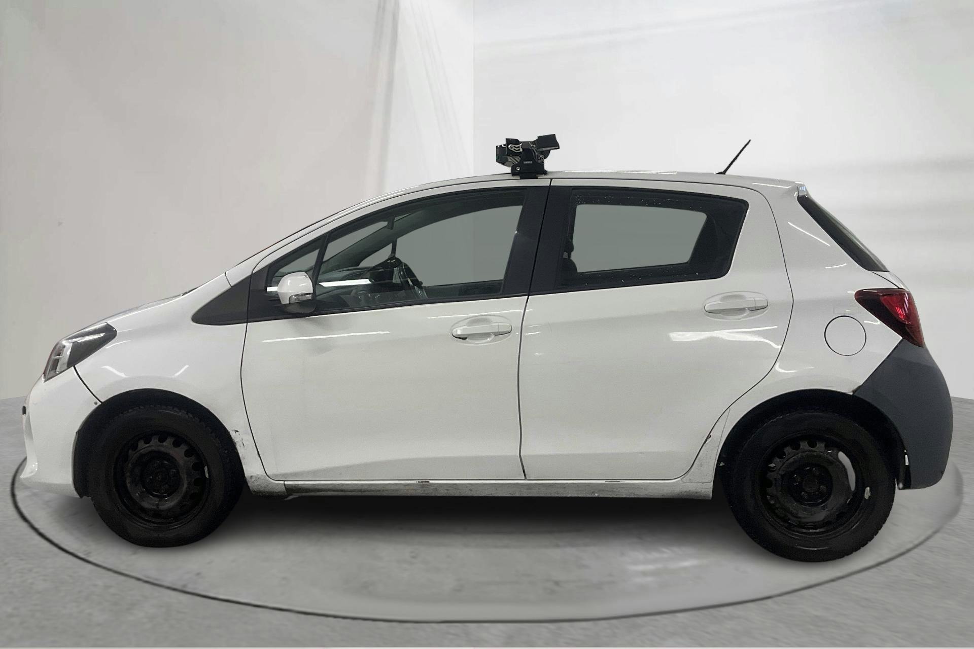 Presentation photo 2 of 17: Toyota Yaris 1.33 5dr (100hk) - 143 500 km - Automatic - white - 2016