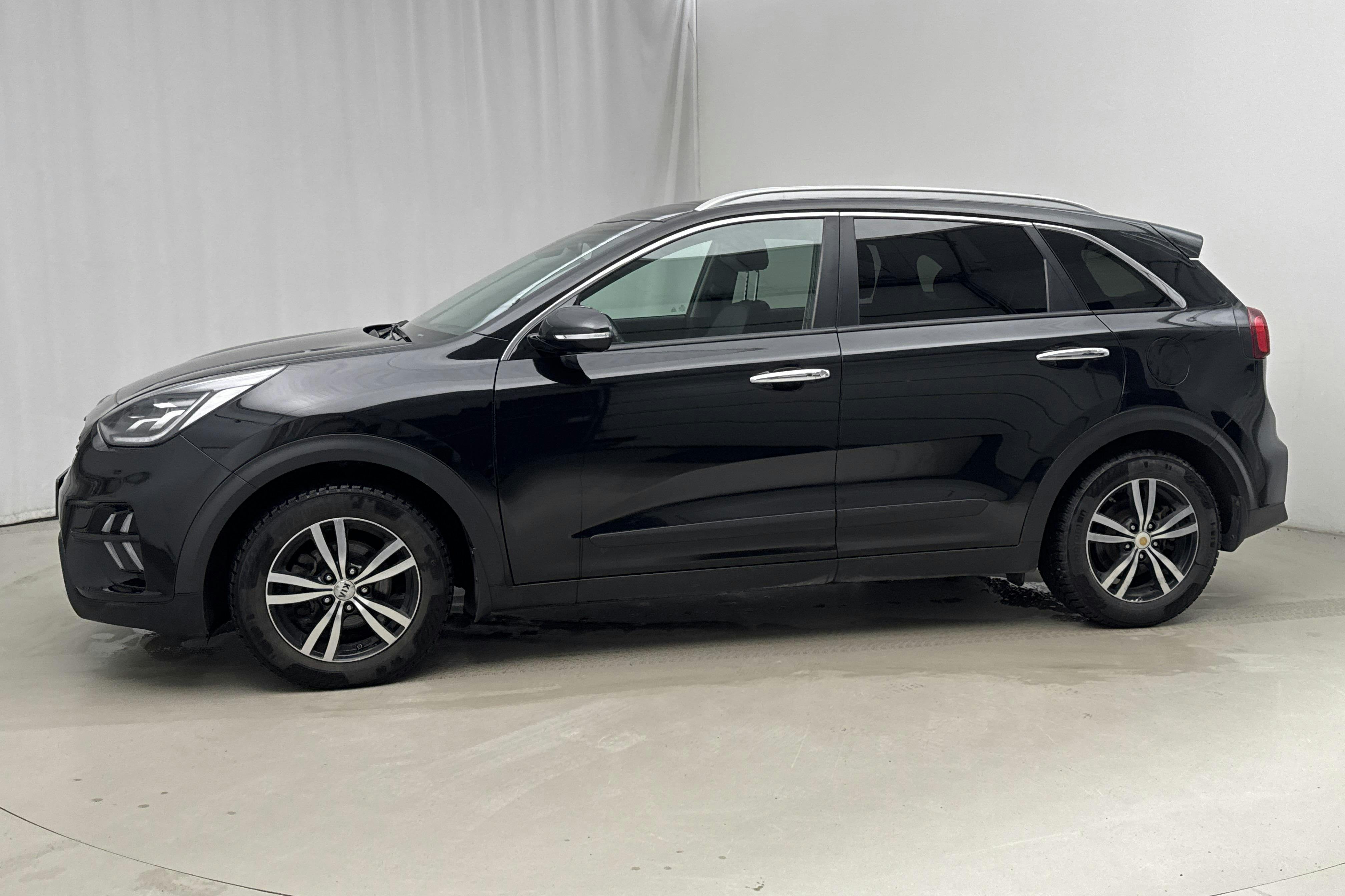 Presentationsfoto 2 av 14: KIA Niro Hybrid 1.6 (141hk) - 9 426 mil - Automat - svart - 2020