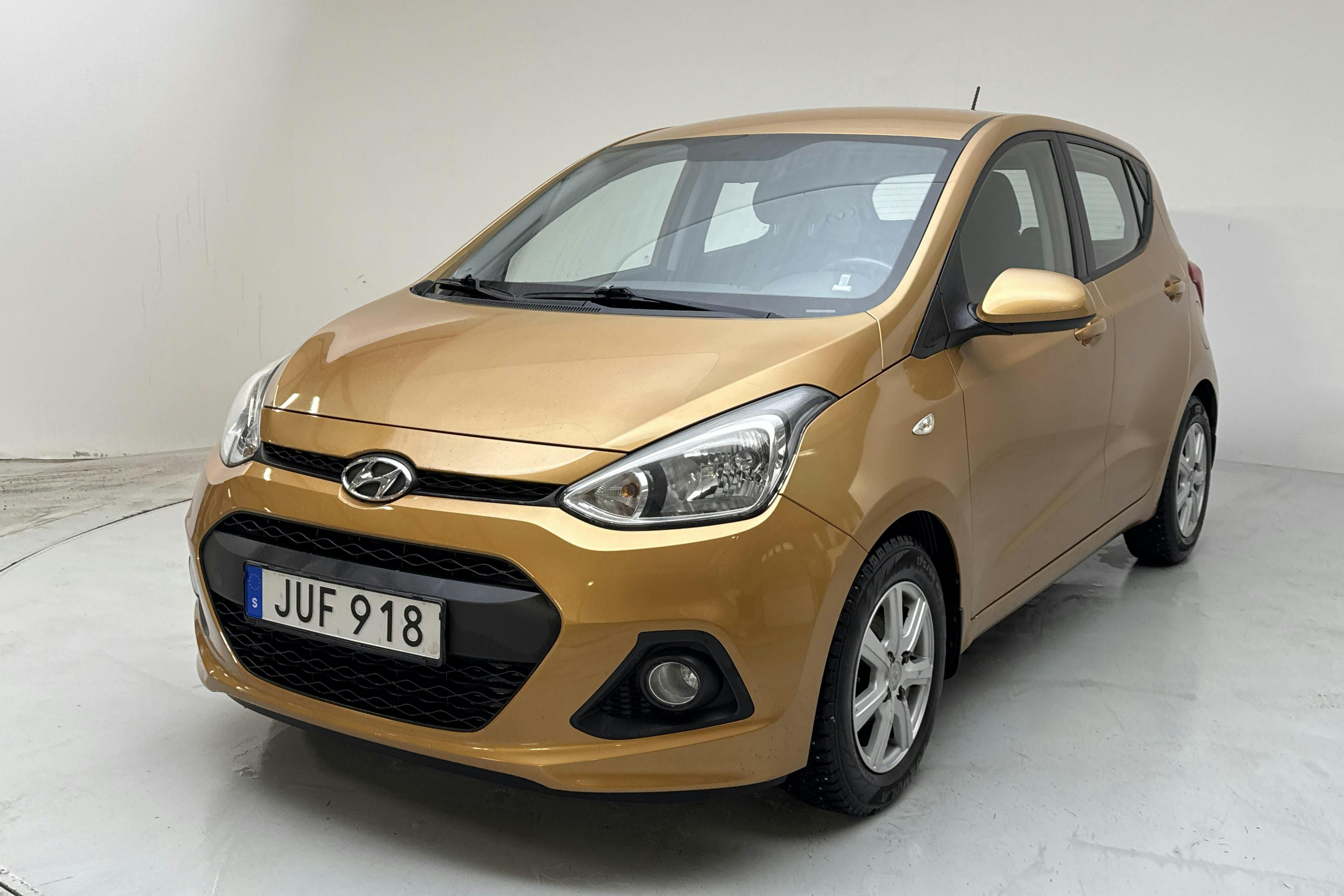 Presentationsfoto 1 av 13: Hyundai i10 1.0 (66hk) - 8 741 mil - Manuell - orange - 2016