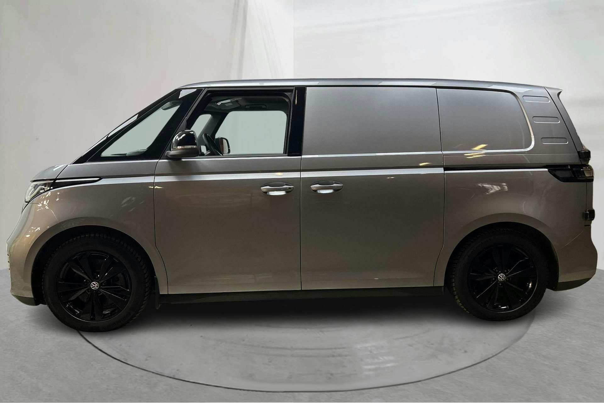 Presentation photo 2 of 19: VW ID. Buzz Cargo (204hk) - 18 690 km - Automatic - silver - 2023