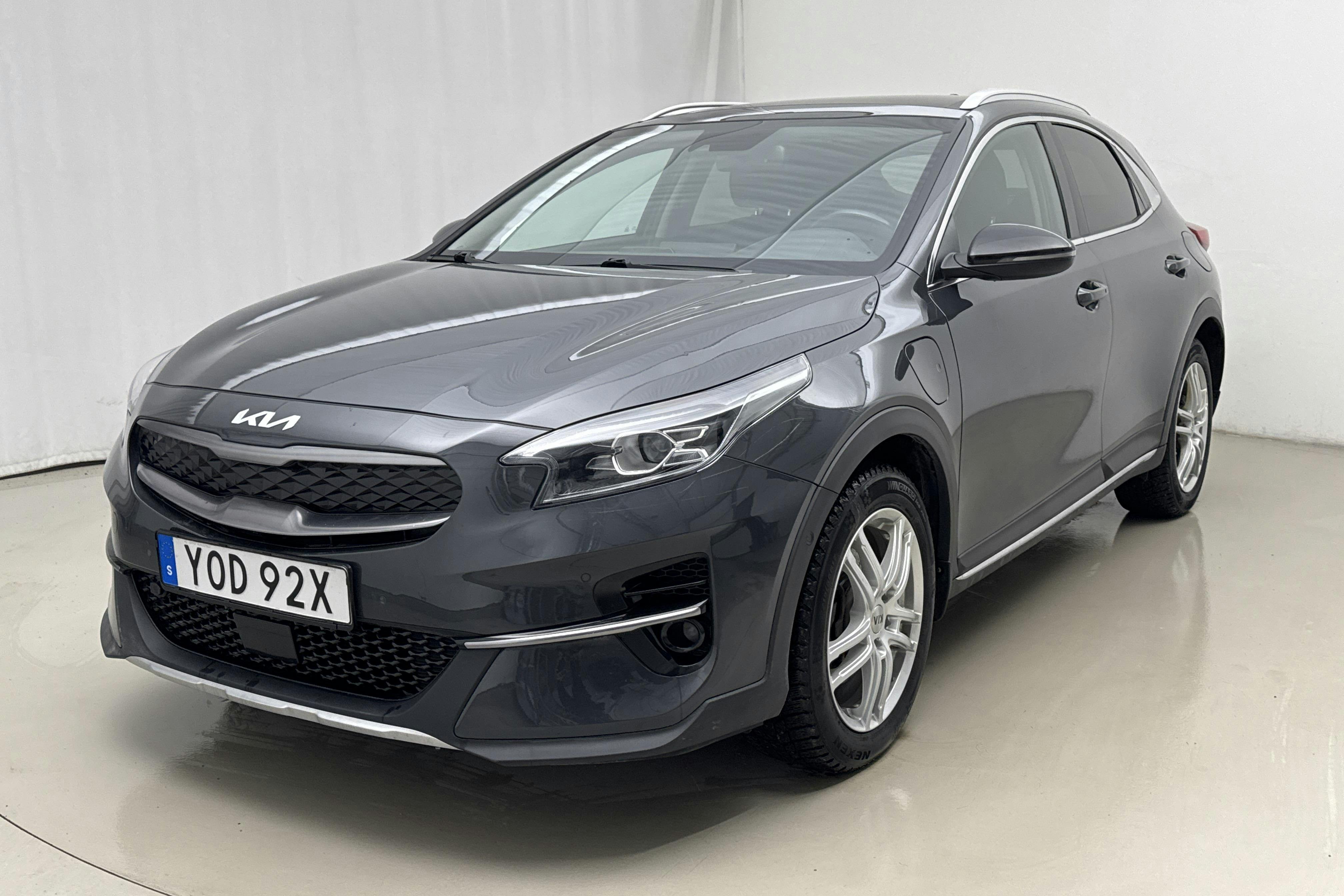 Presentation photo 1 of 21: KIA XCeed 1.6 Plug-in Hybrid 5dr (141hk) - 85 970 km - Automatic - gray - 2022