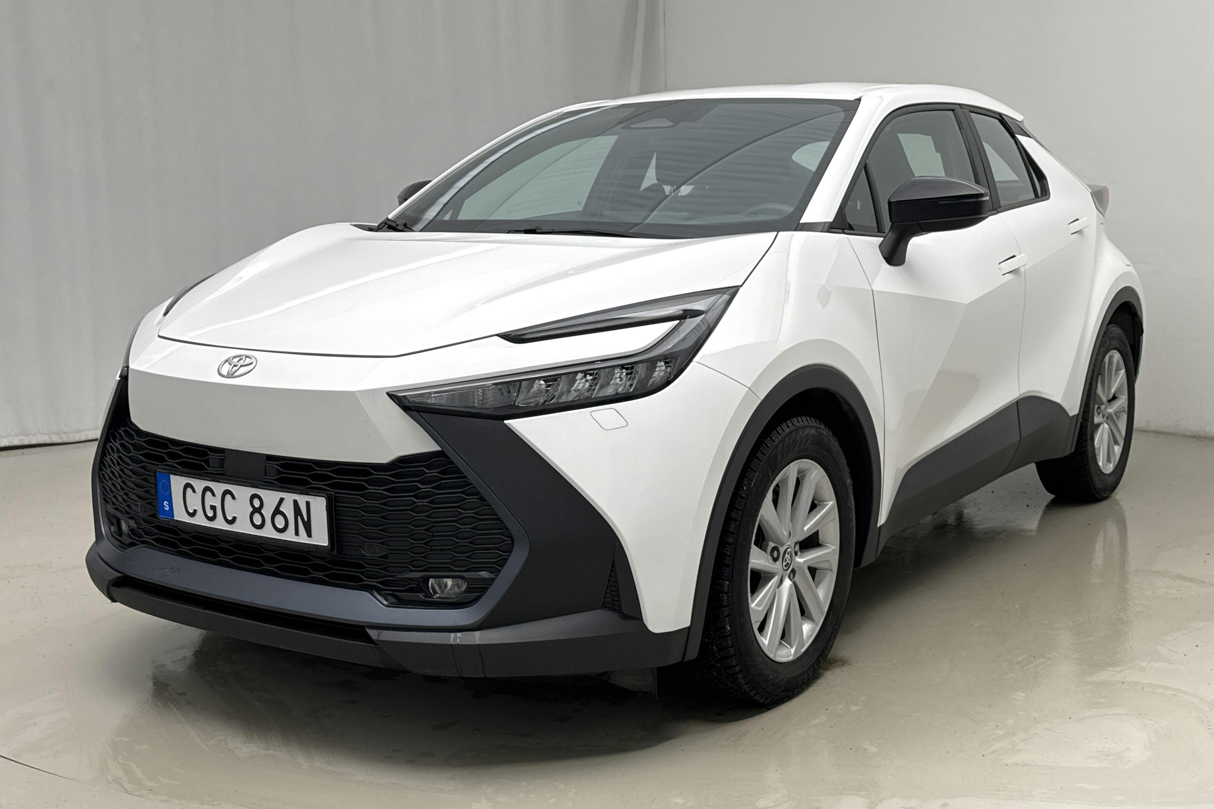 Presentation photo 1 of 14: Toyota C-HR 1.8 Elhybrid (140hk) - 16 190 km - Automatic - white - 2024