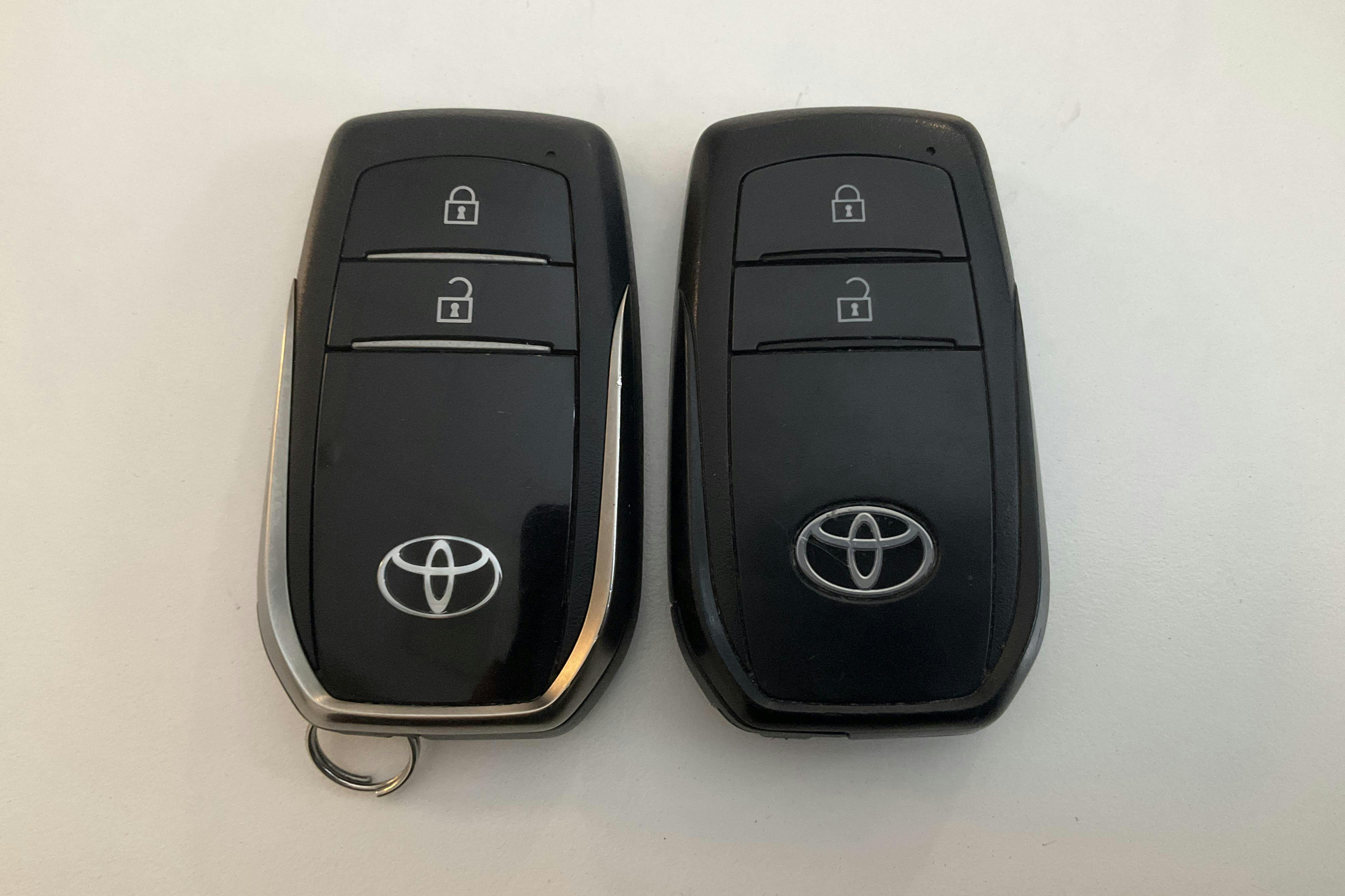 Presentation photo 14 of 14: Toyota C-HR 1.8 Elhybrid (140hk) - 16 190 km - Automatic - white - 2024