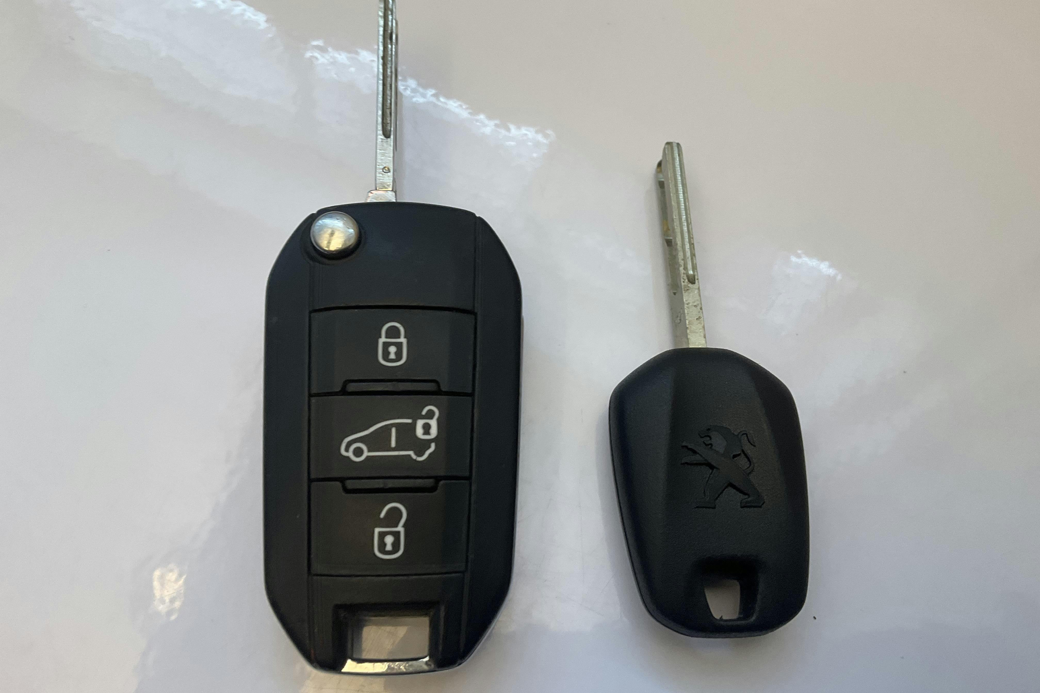 Presentation photo 13 of 13: Peugeot Expert BlueHDi Skåp (177hk) - 164 100 km - Automatic - white - 2017