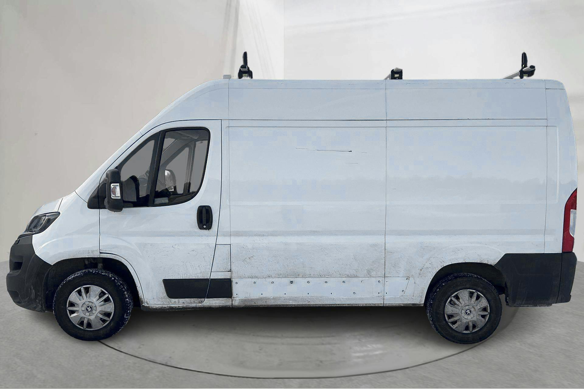 Presentationsfoto 2 av 13: Peugeot Boxer 335 2.0 BlueHDi Skåp (140hk) - 5 508 mil - Manuell - vit - 2020