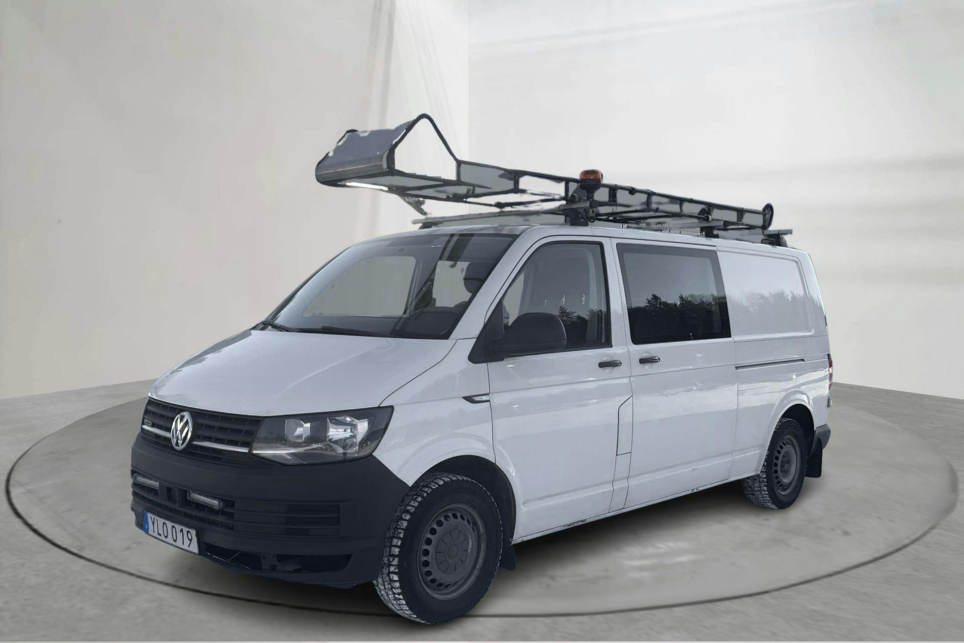 Presentationsfoto 1 av 14: VW Transporter Kombi T6 2.0 TDI BMT 4MOTION (150hk) - 15 323 mil - Manuell - vit - 2018