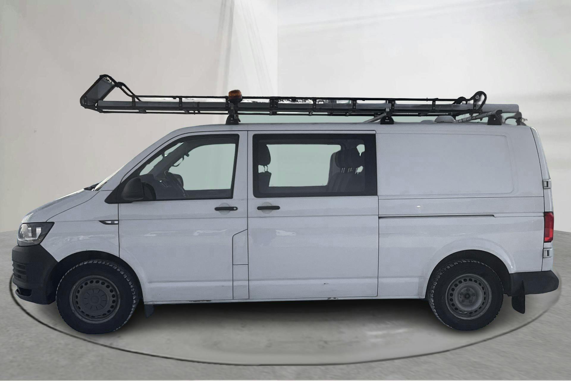 Presentationsfoto 2 av 14: VW Transporter Kombi T6 2.0 TDI BMT 4MOTION (150hk) - 15 323 mil - Manuell - vit - 2018