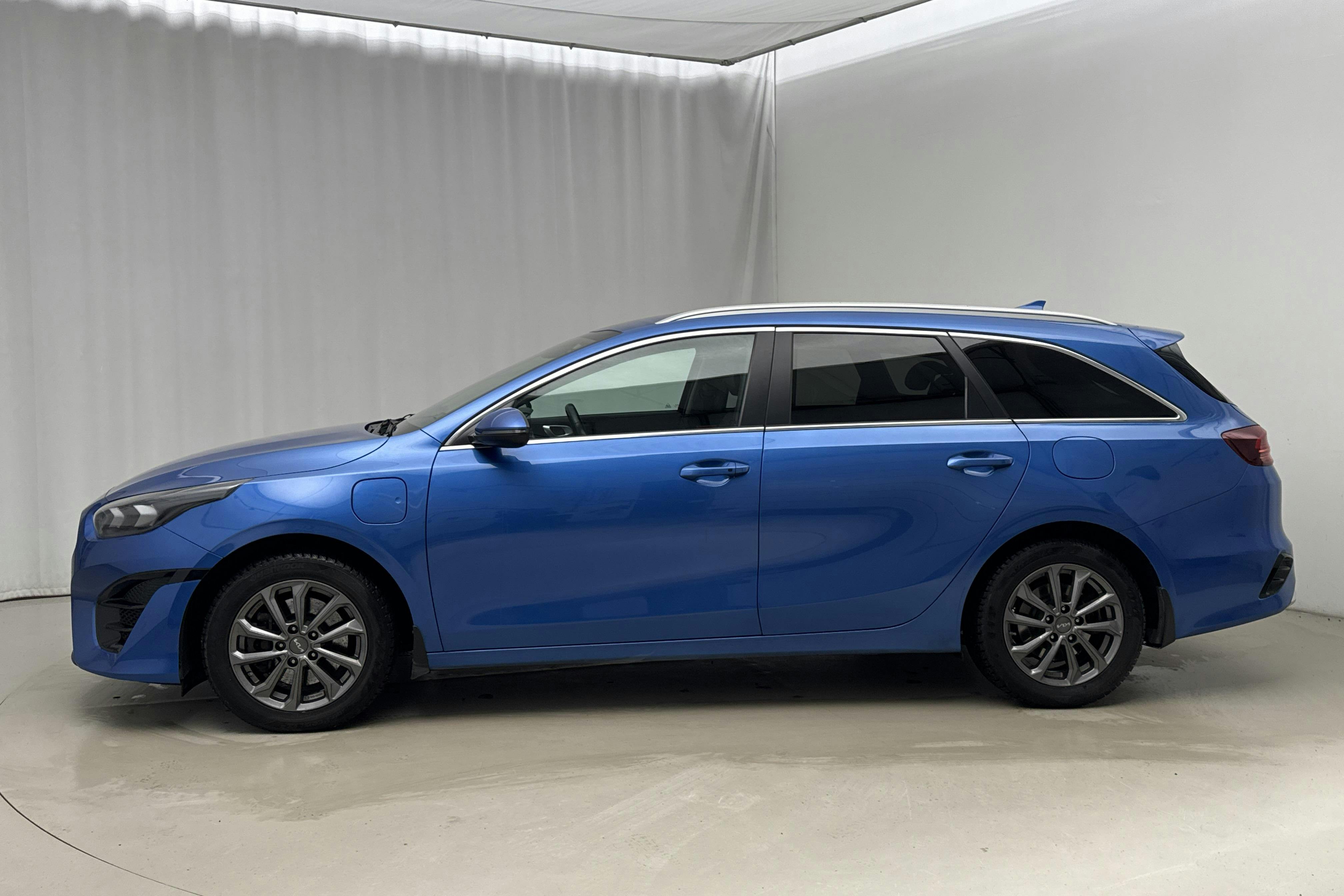 Presentationsfoto 2 av 17: KIA Ceed 1.6 Plug-in Hybrid SW (141hk) - 8 935 mil - Automat - blå - 2022