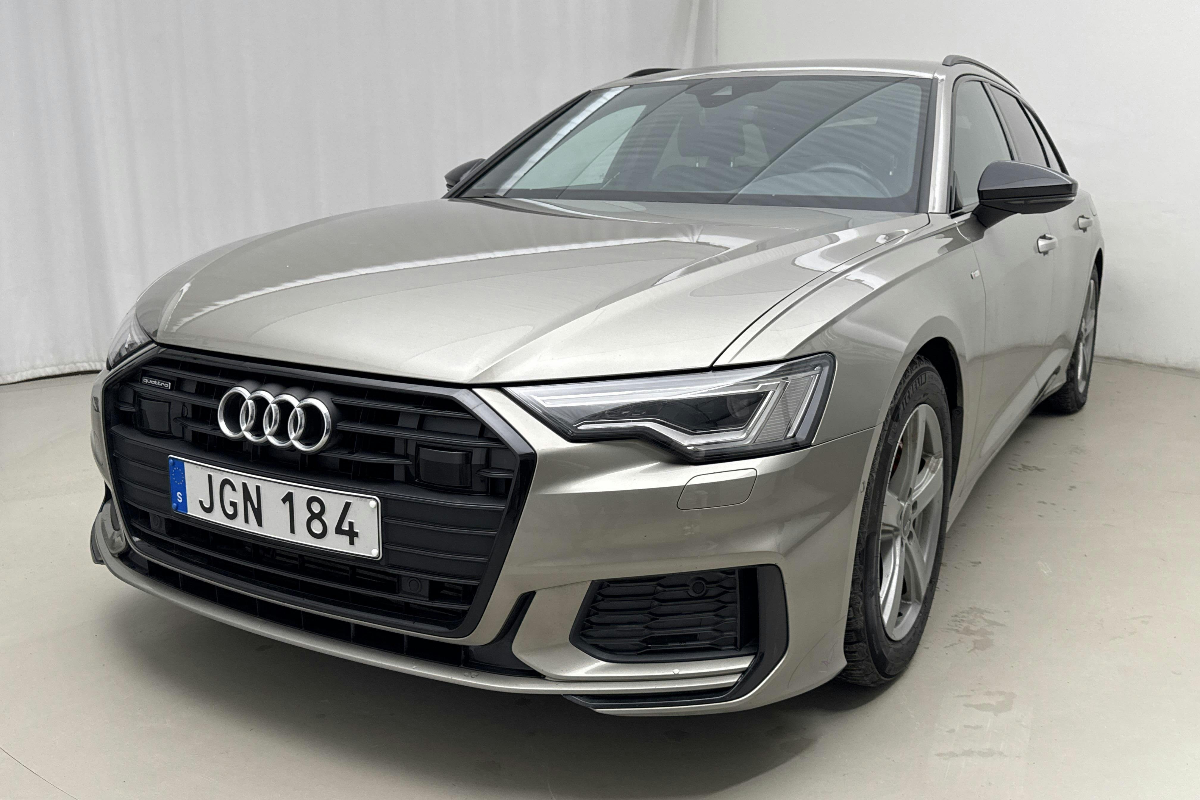 Presentationsfoto 1 av 18: Audi A6 Avant 55 TFSI e quattro (367hk) - 9 195 mil - Automat - Light Brown - 2021