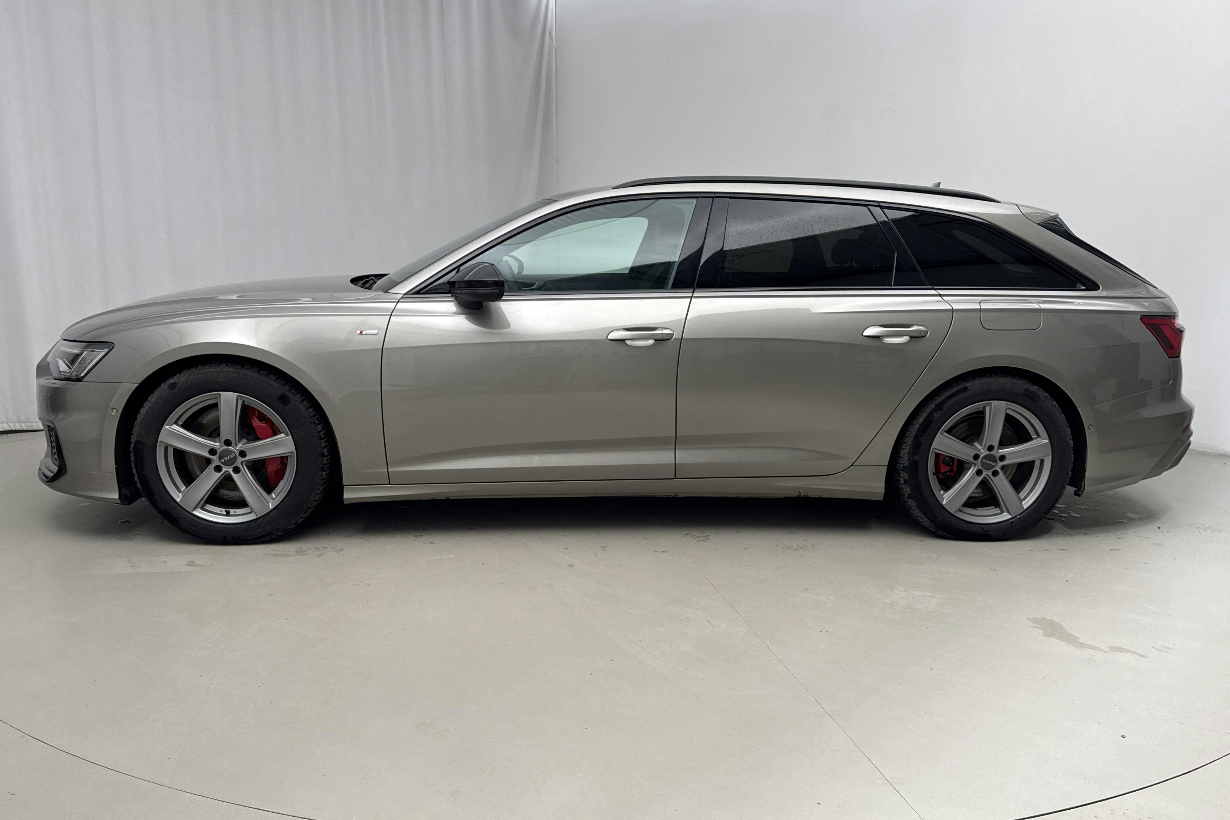 Presentationsfoto 2 av 18: Audi A6 Avant 55 TFSI e quattro (367hk) - 9 195 mil - Automat - Light Brown - 2021