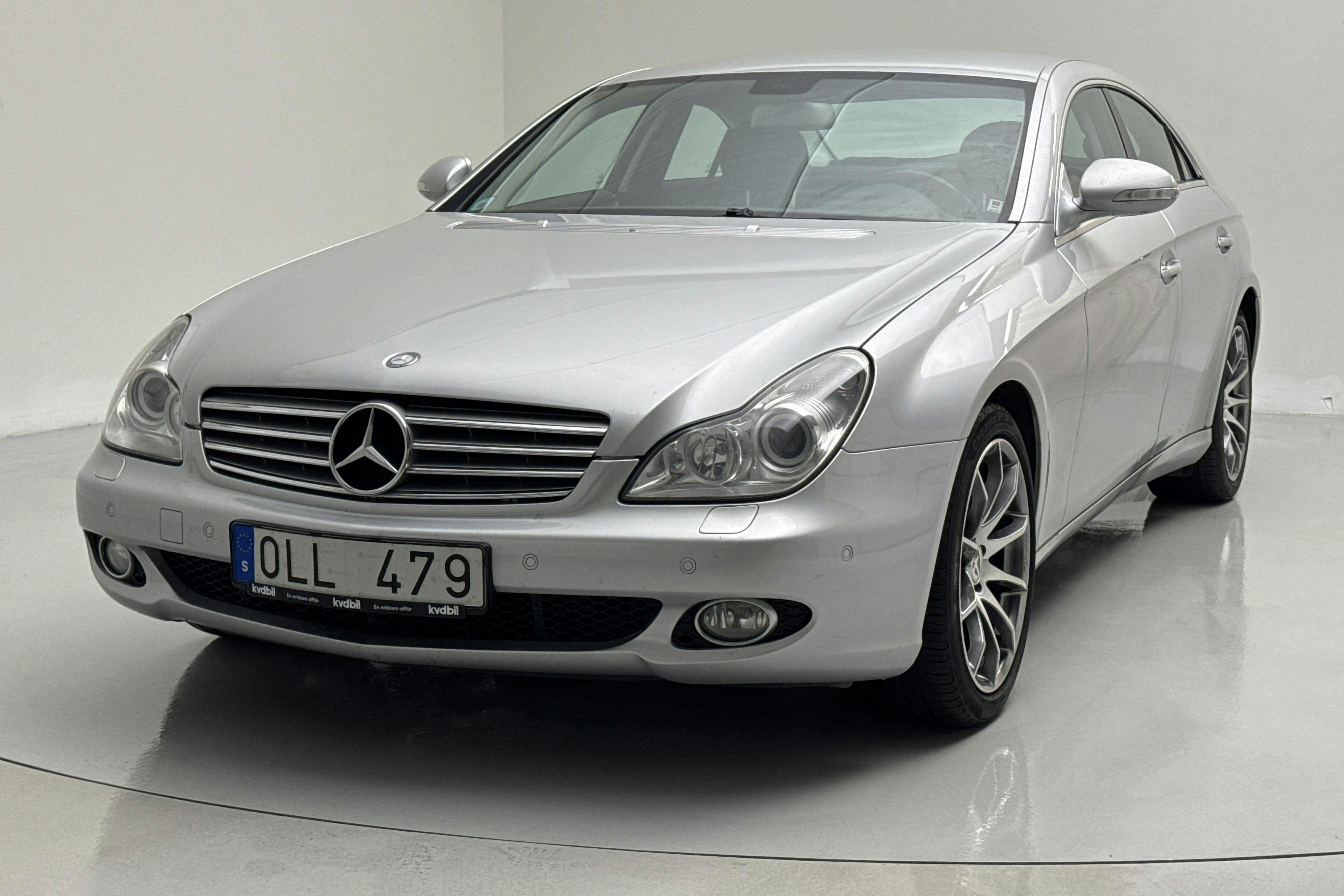 Presentation photo 1 of 13: Mercedes CLS 350 CGI (292hk) - 180 640 km - Automatic - silver - 2007
