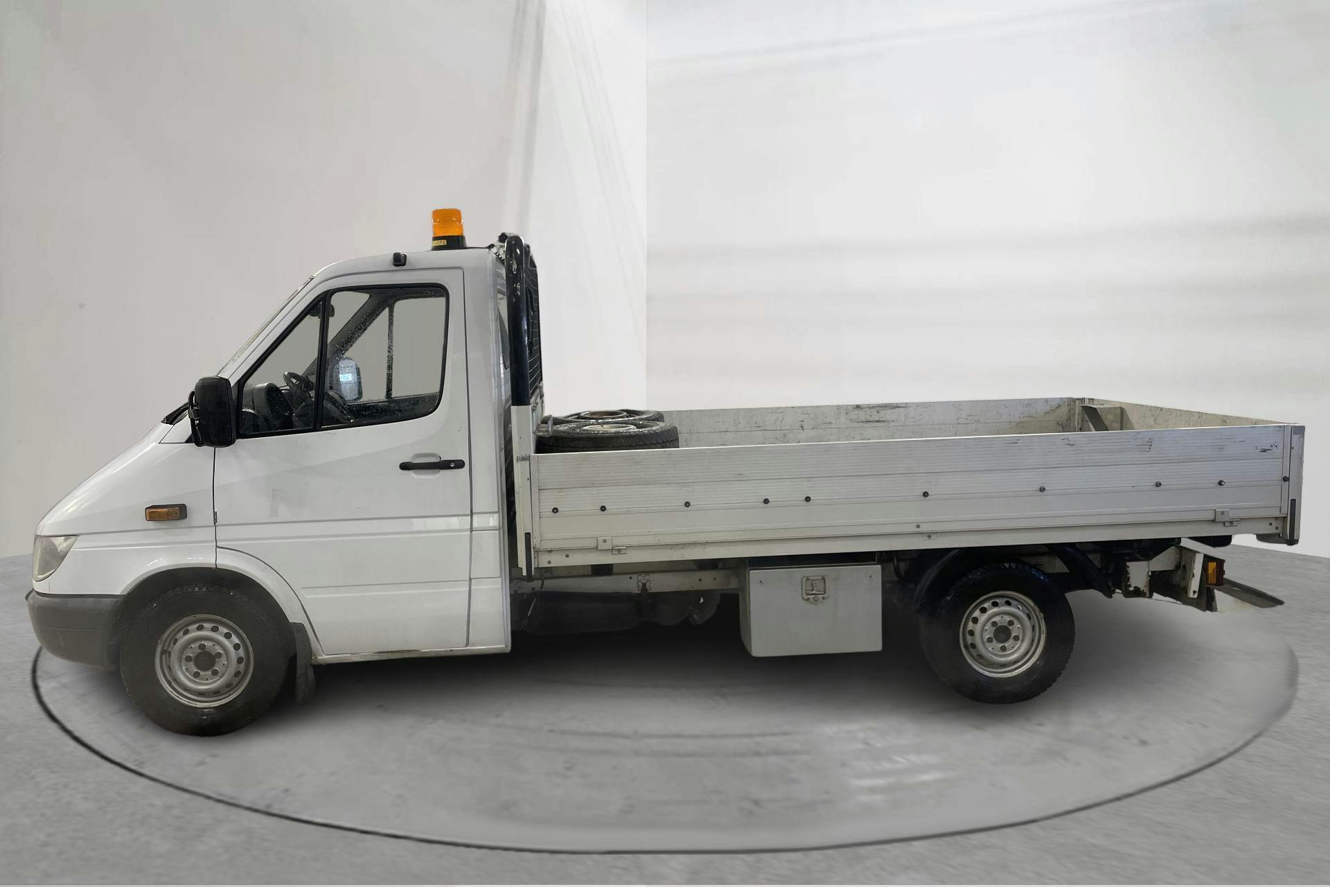 Präsentationsfoto 2 von 14: Mercedes Sprinter 313 CDI Pickup/Chassi (129hk) - 151 950 Kilometer - Handbuch - 2005