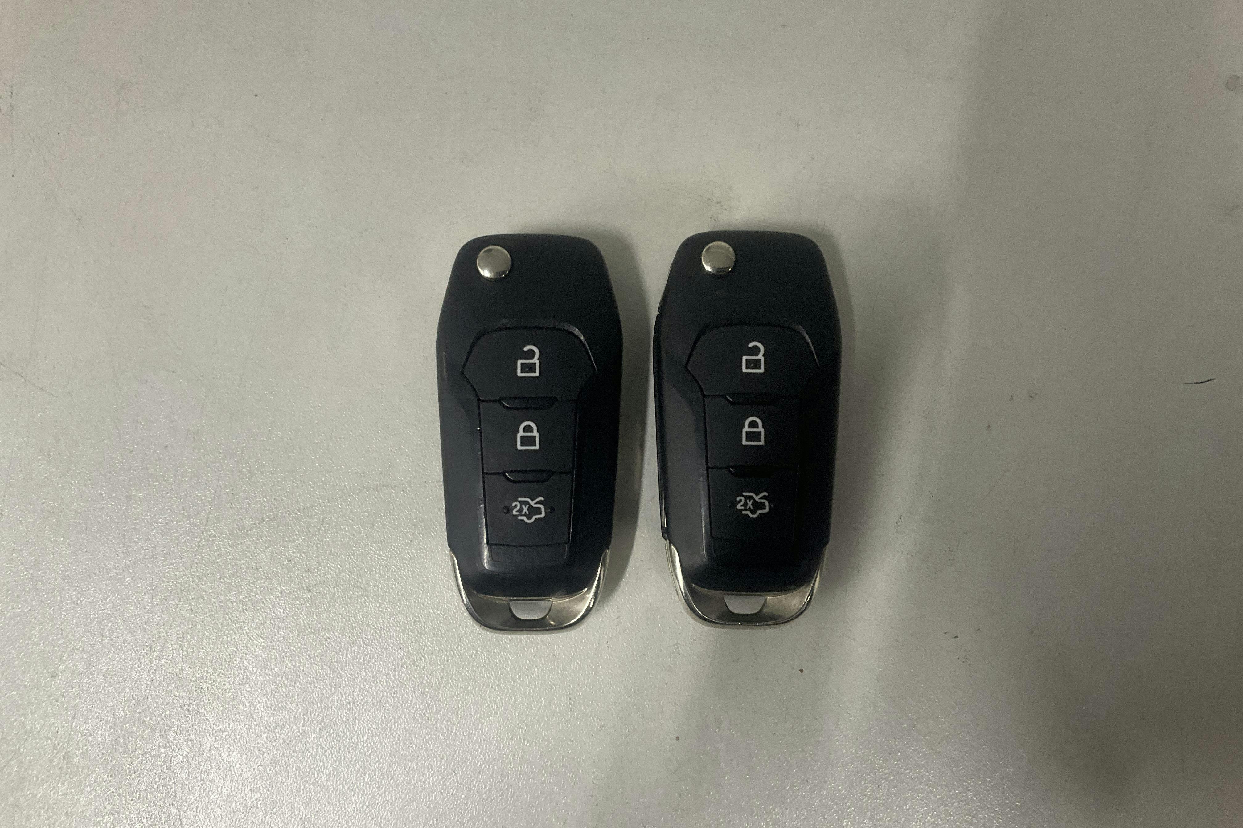 Presentation photo 13 of 13: Ford Fiesta 1.0T EcoBoost 5dr (95hk) - 21 000 km - Manual - gray - 2021