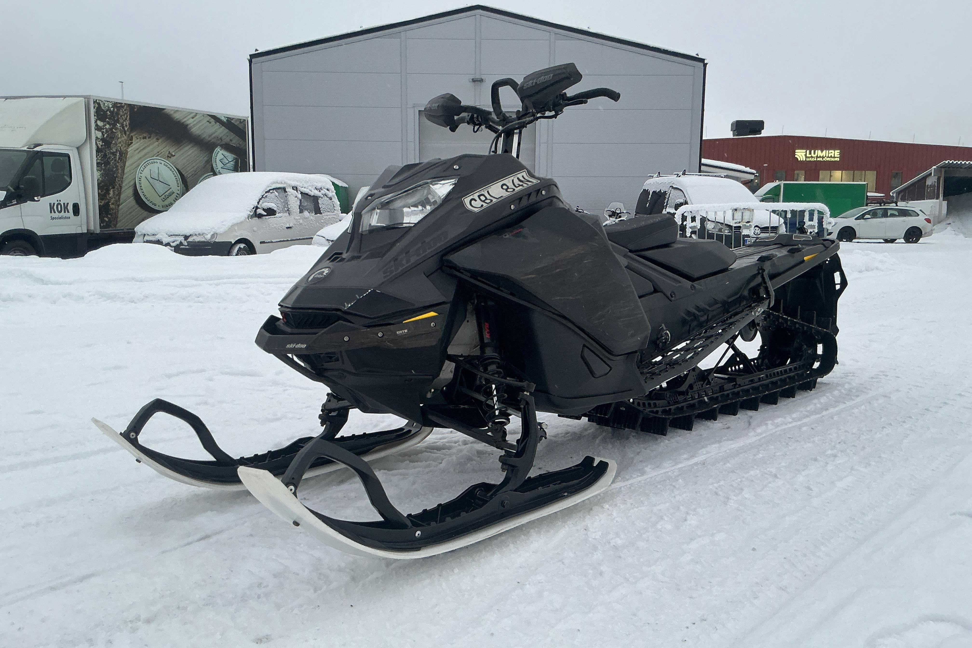 Presentationsfoto 1 av 14: ski-doo SUMMIT X Expert 850 E-TEC Turbo 165" Snöskoter - 1 119 mil - Automat - 2022