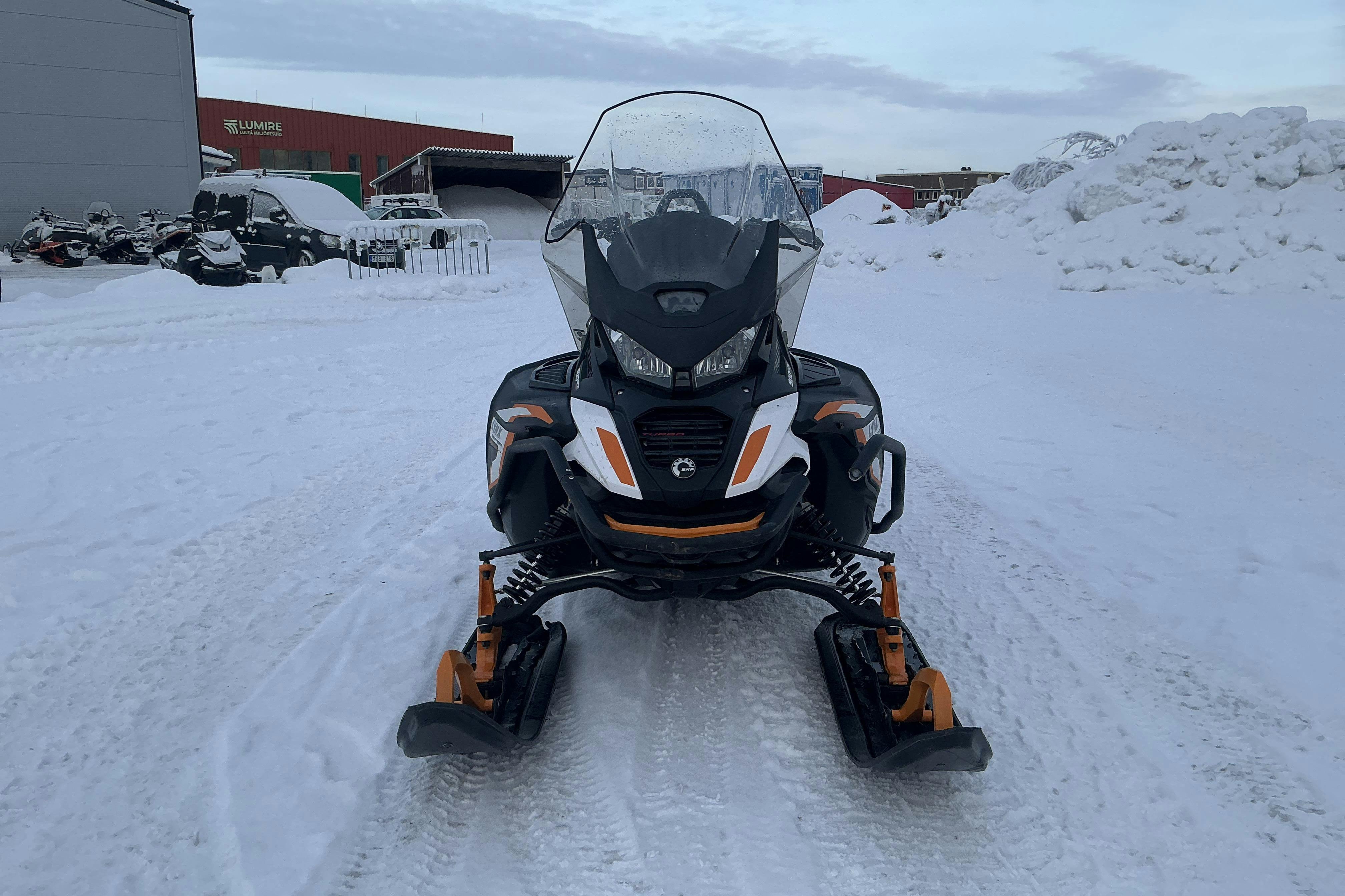 Presentationsfoto 2 av 14: LYNX 69 RANGER LIMITED 900 ACE Snöskoter - 1 130 mil - Manuell - 2022