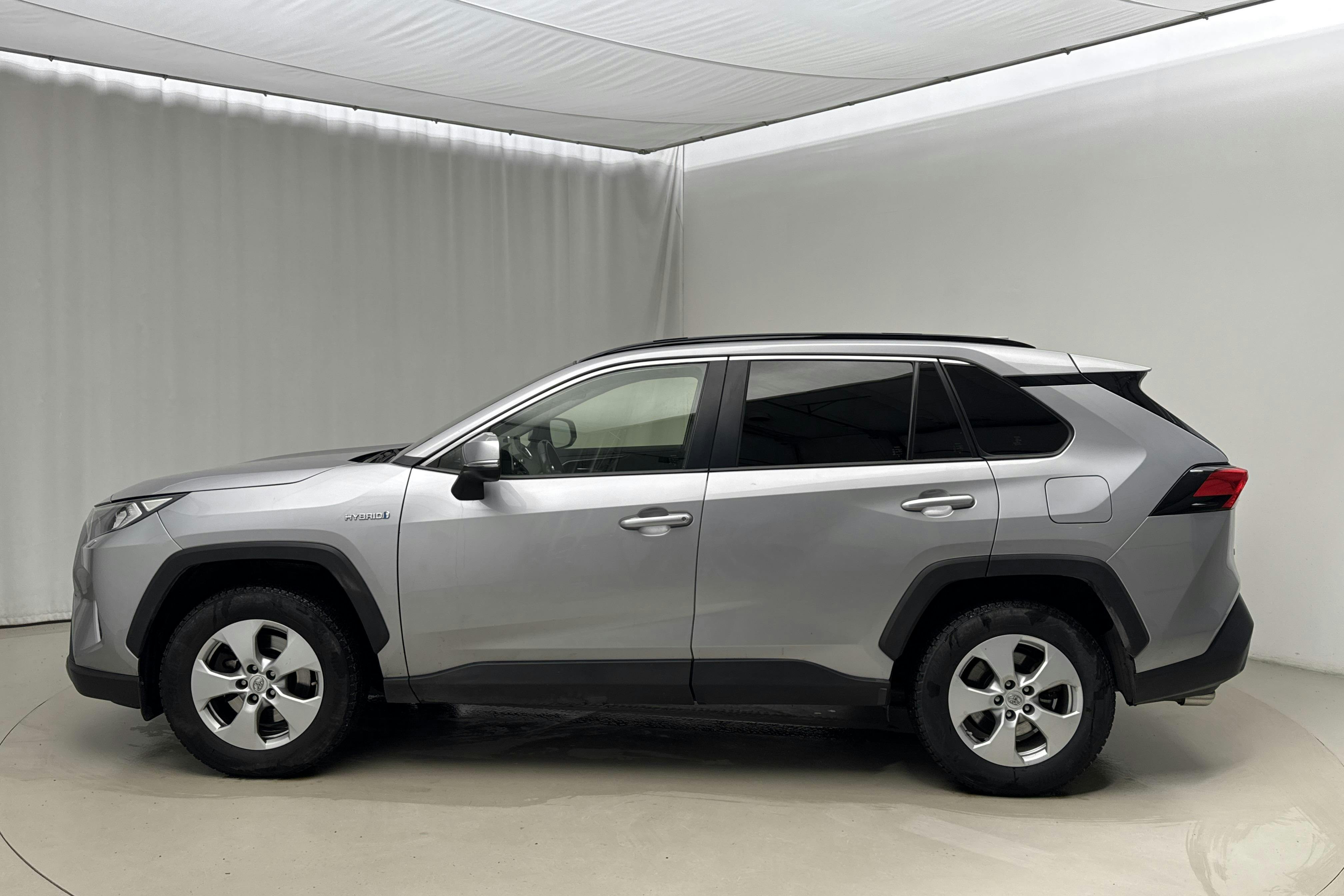 Presentation photo 2 of 14: Toyota RAV4 2.5 HSD AWD (222hk) - 126 600 km - Automatic - silver - 2020
