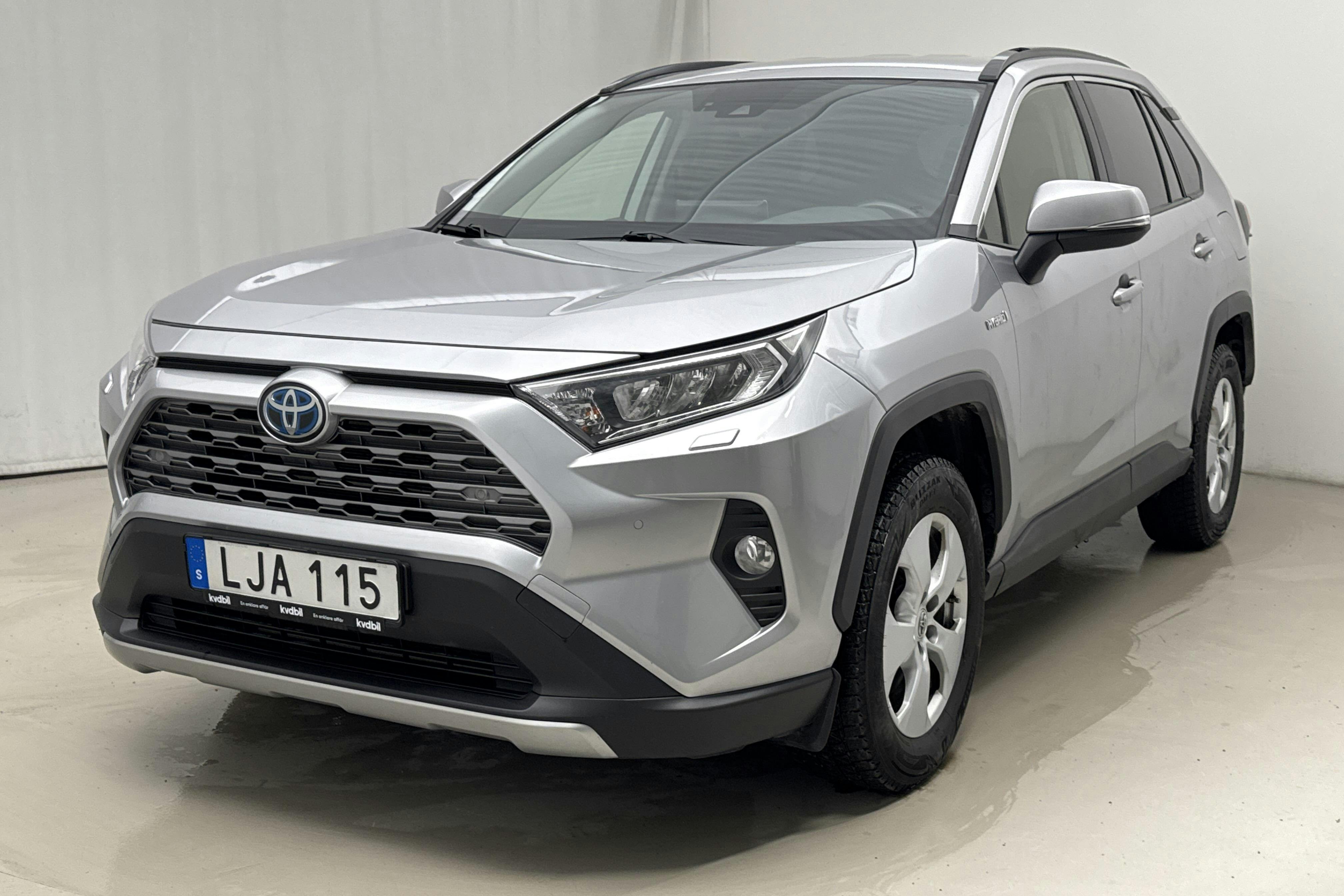 Presentation photo 1 of 14: Toyota RAV4 2.5 HSD AWD (222hk) - 126 600 km - Automatic - silver - 2020