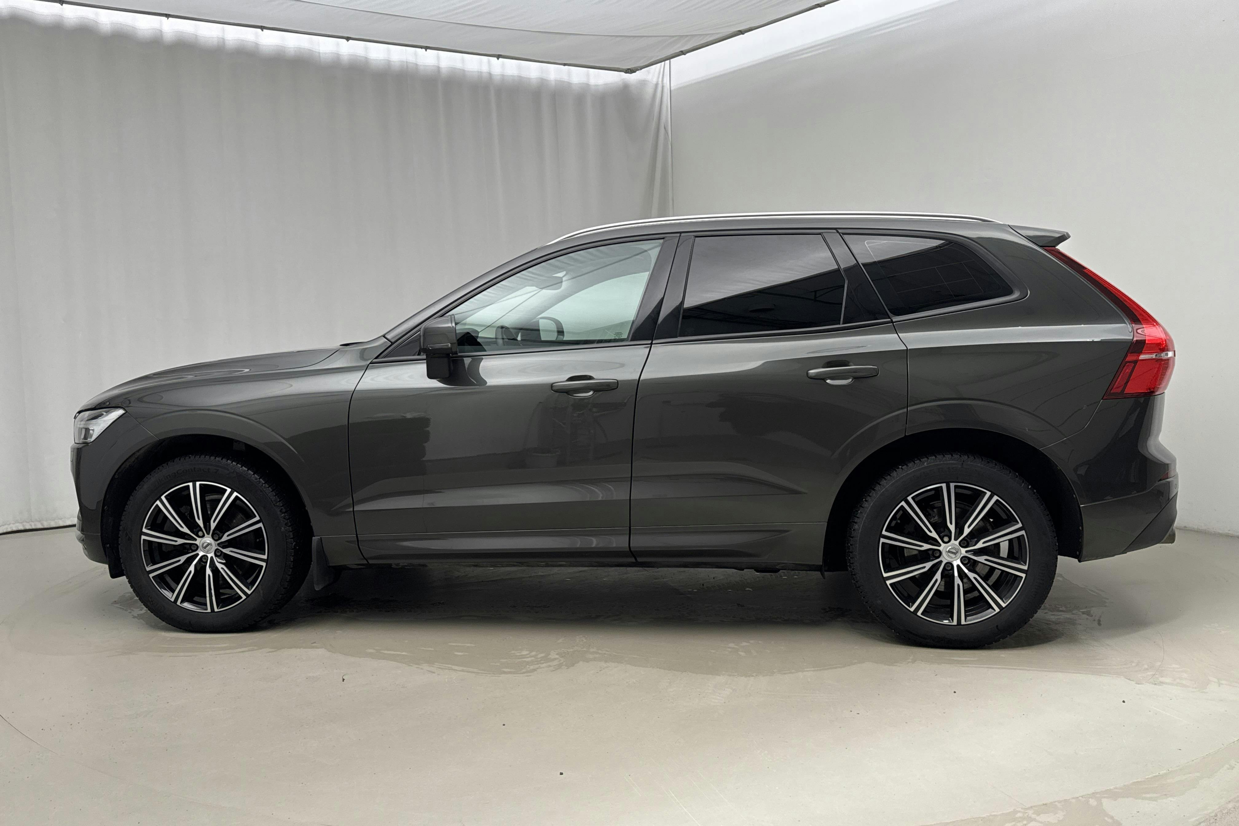 Presentationsfoto 2 av 23: Volvo XC60 B5 AWD Mildhybrid, Bensin (250hk) - 8 948 mil - Automat - Dark Grey - 2020