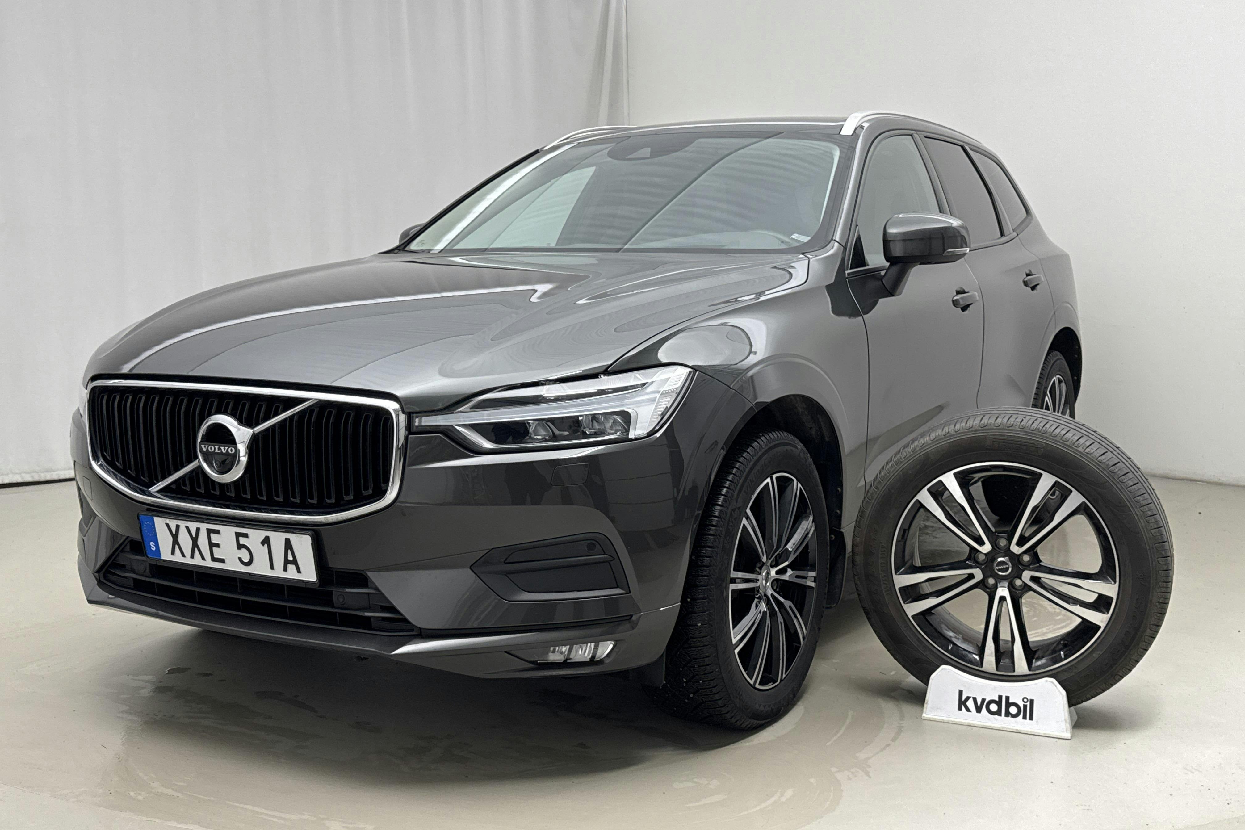 Presentationsfoto 1 av 23: Volvo XC60 B5 AWD Mildhybrid, Bensin (250hk) - 8 948 mil - Automat - Dark Grey - 2020