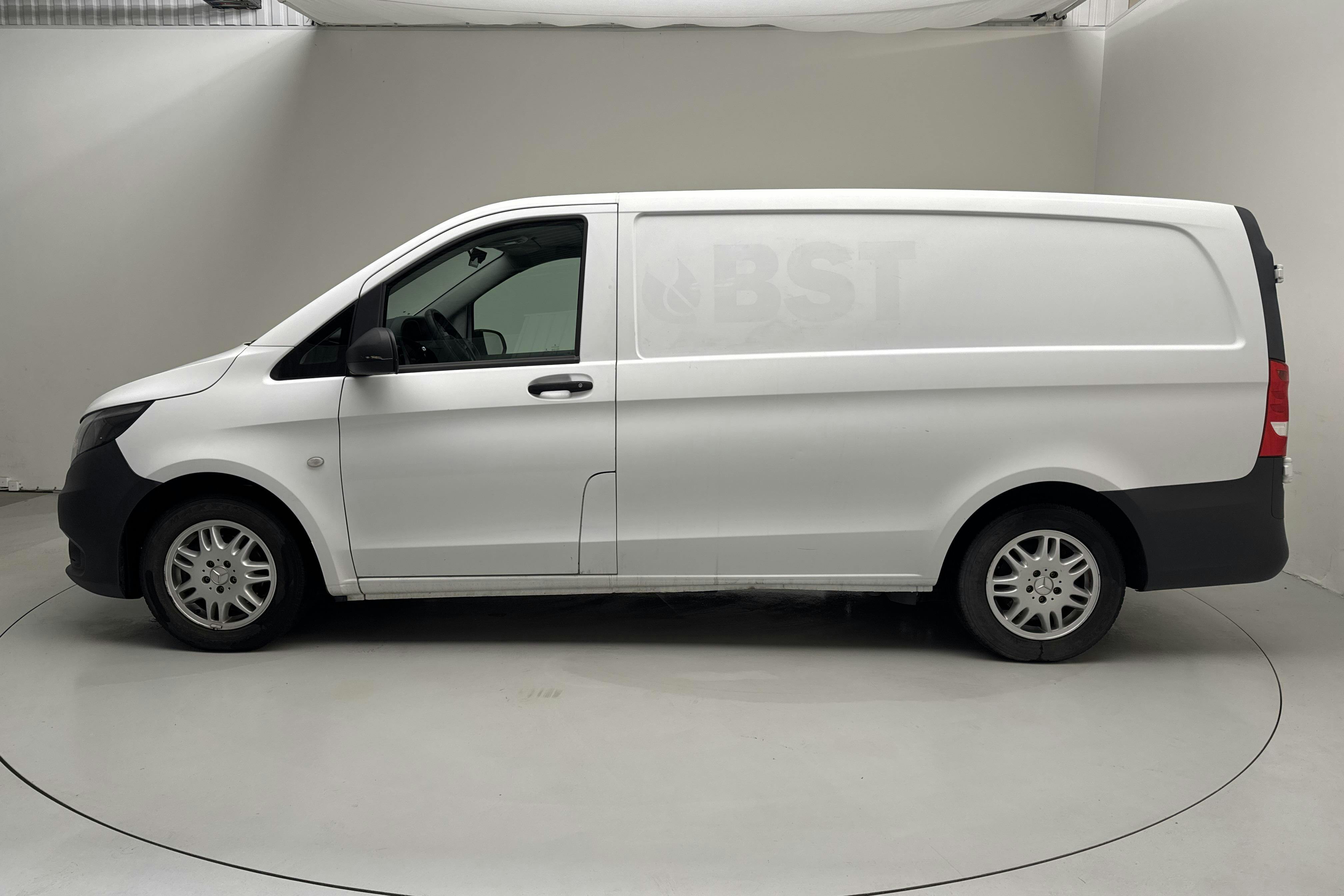 Presentation photo 2 of 16: Mercedes Vito 111 CDI W640 (114hk) - 134 510 km - Manual - white - 2017