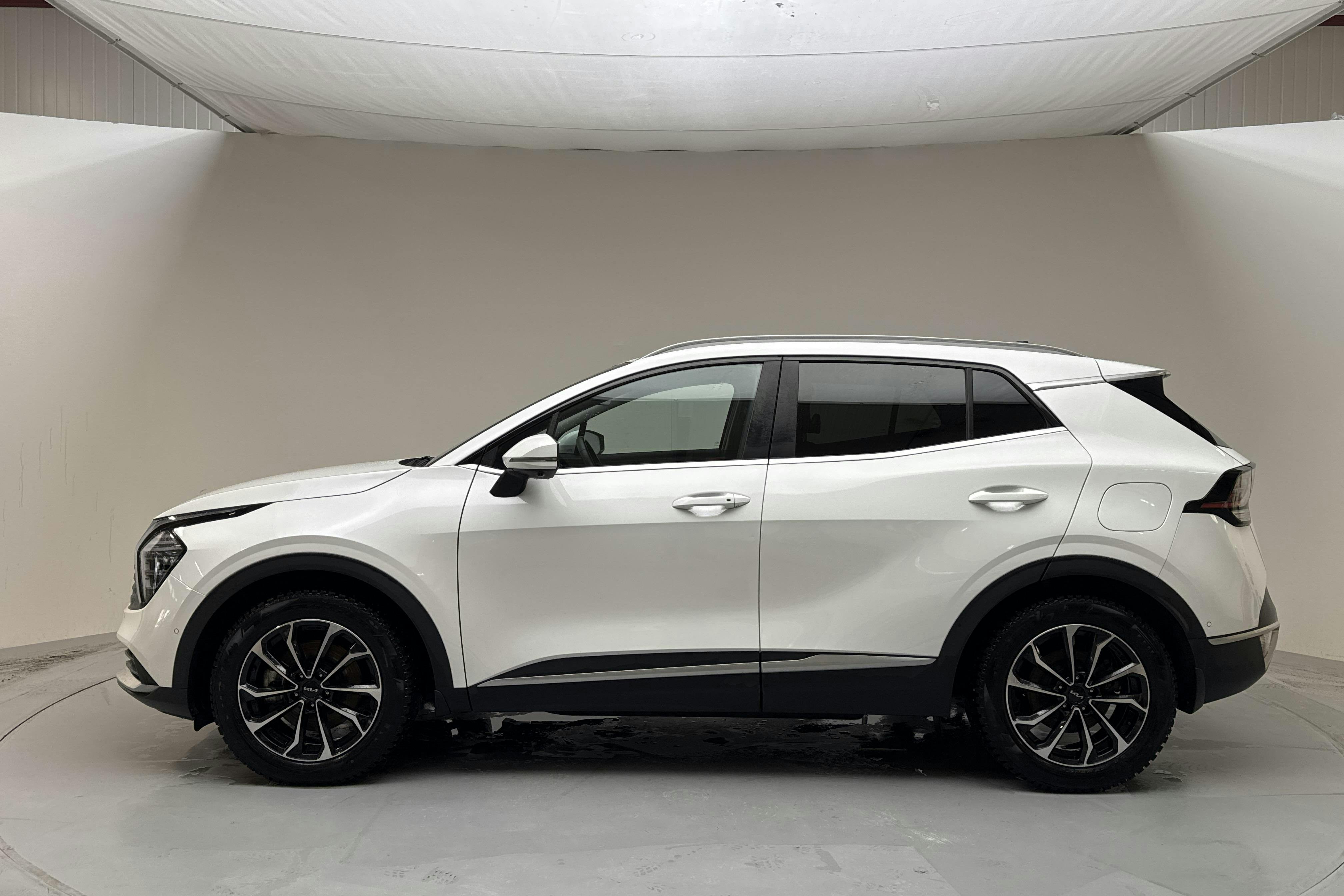 Presentation photo 2 of 14: KIA Sportage PHEV AWD (265hk) - 60 580 km - Automatic - white - 2025