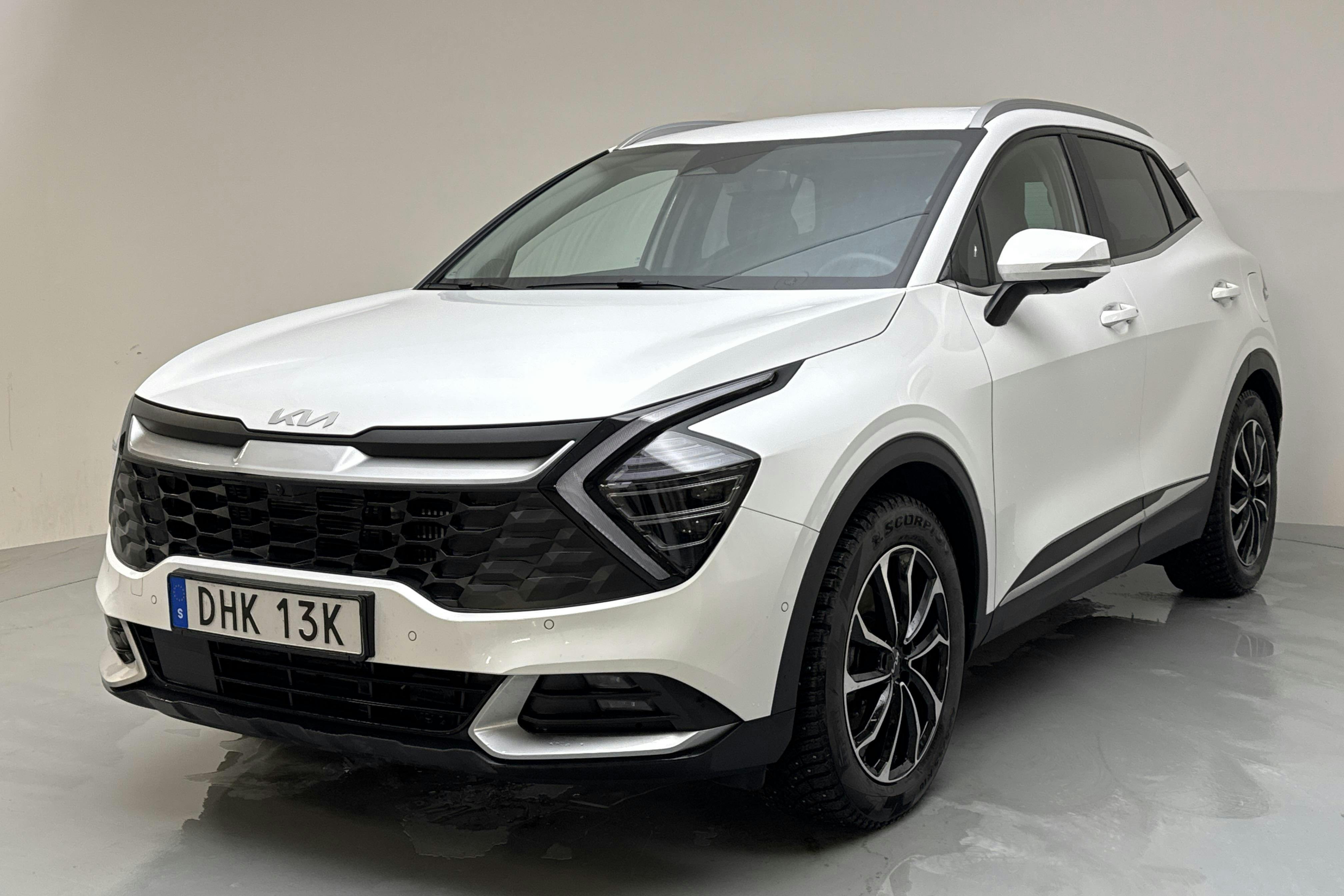 Presentation photo 1 of 16: KIA Sportage PHEV AWD (265hk) - 56 610 km - Automatic - white - 2025