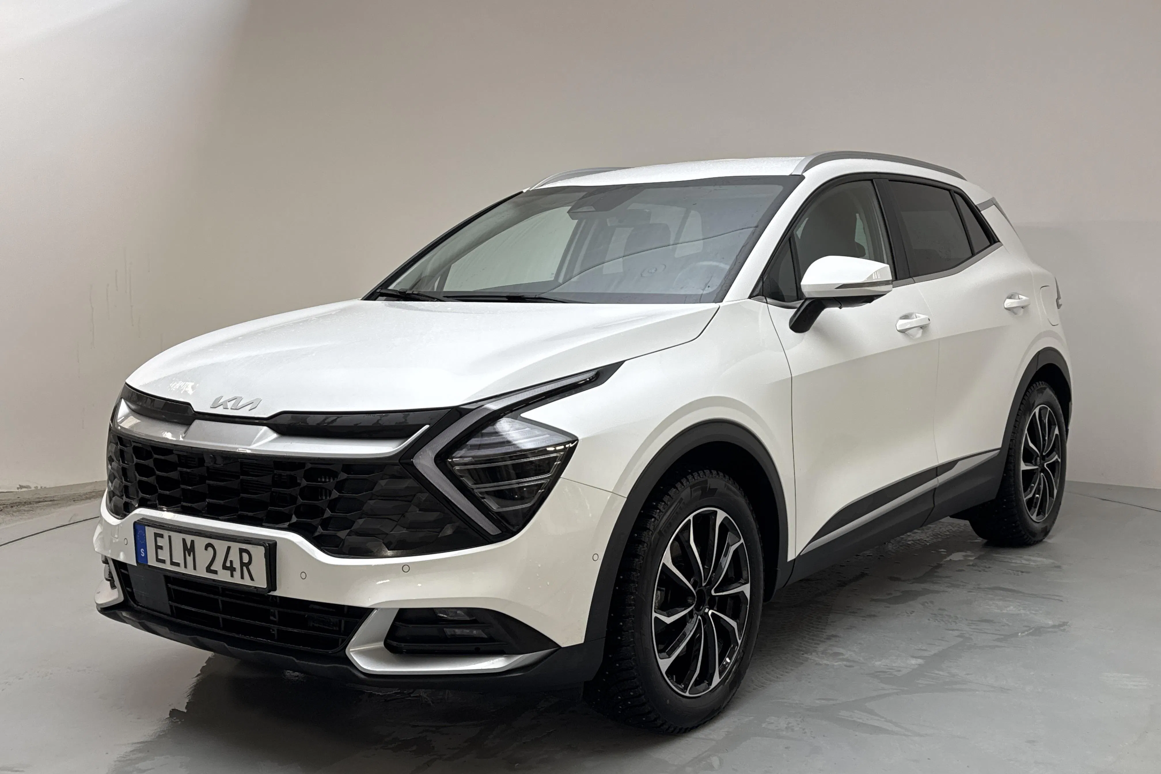 Presentation photo 1 of 15: KIA Sportage PHEV AWD (265hk) - 48 840 km - Automatic - white - 2025