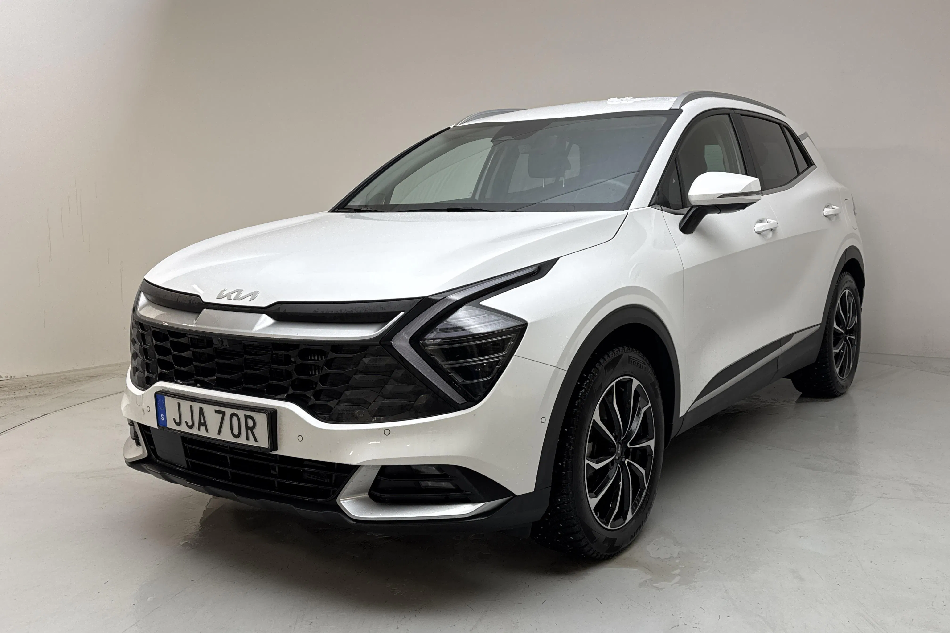 Presentation photo 1 of 19: KIA Sportage PHEV AWD (265hk) - 59 020 km - Automatic - white - 2025