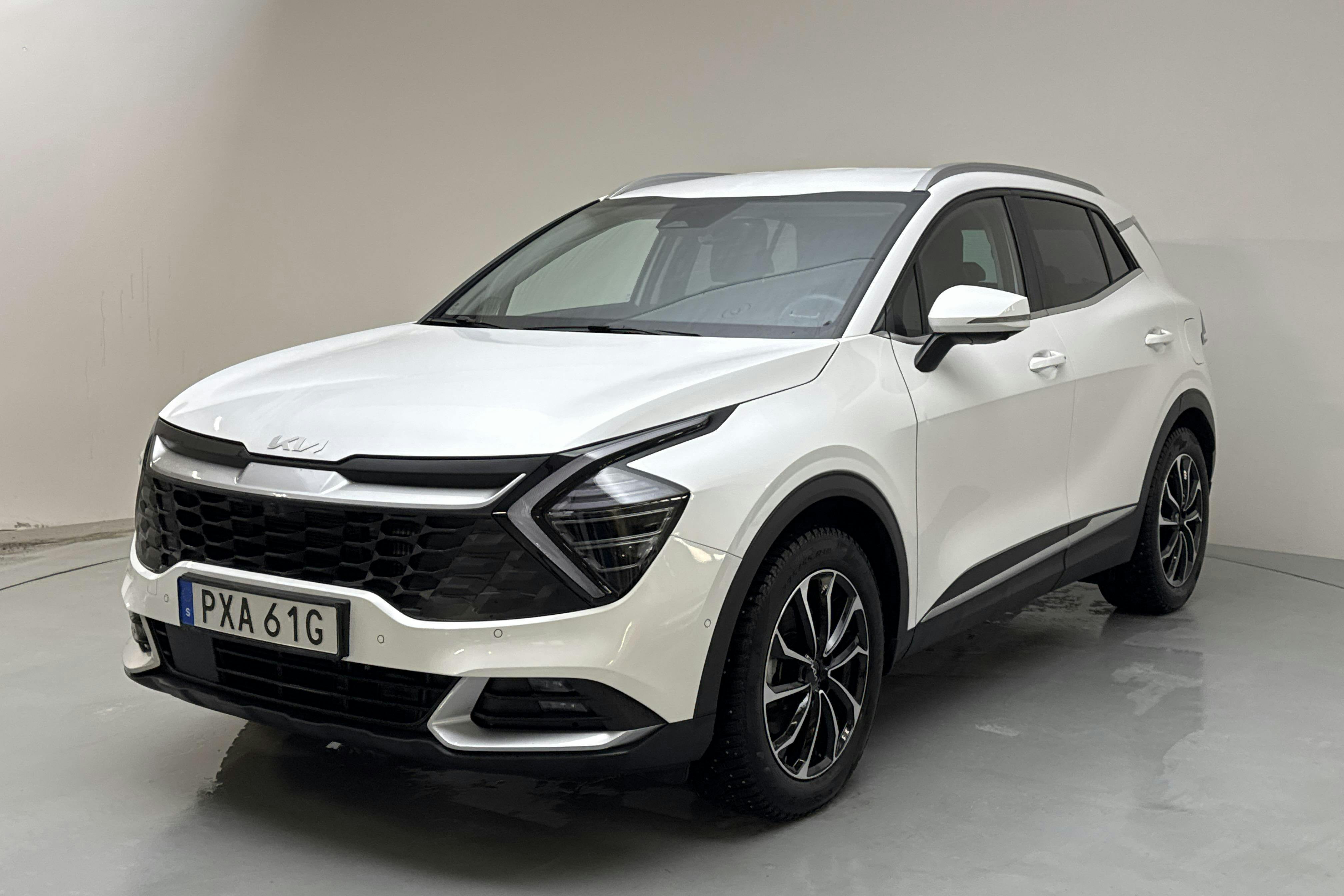 Presentation photo 1 of 16: KIA Sportage PHEV AWD (265hk) - 27 280 km - Automatic - white - 2025