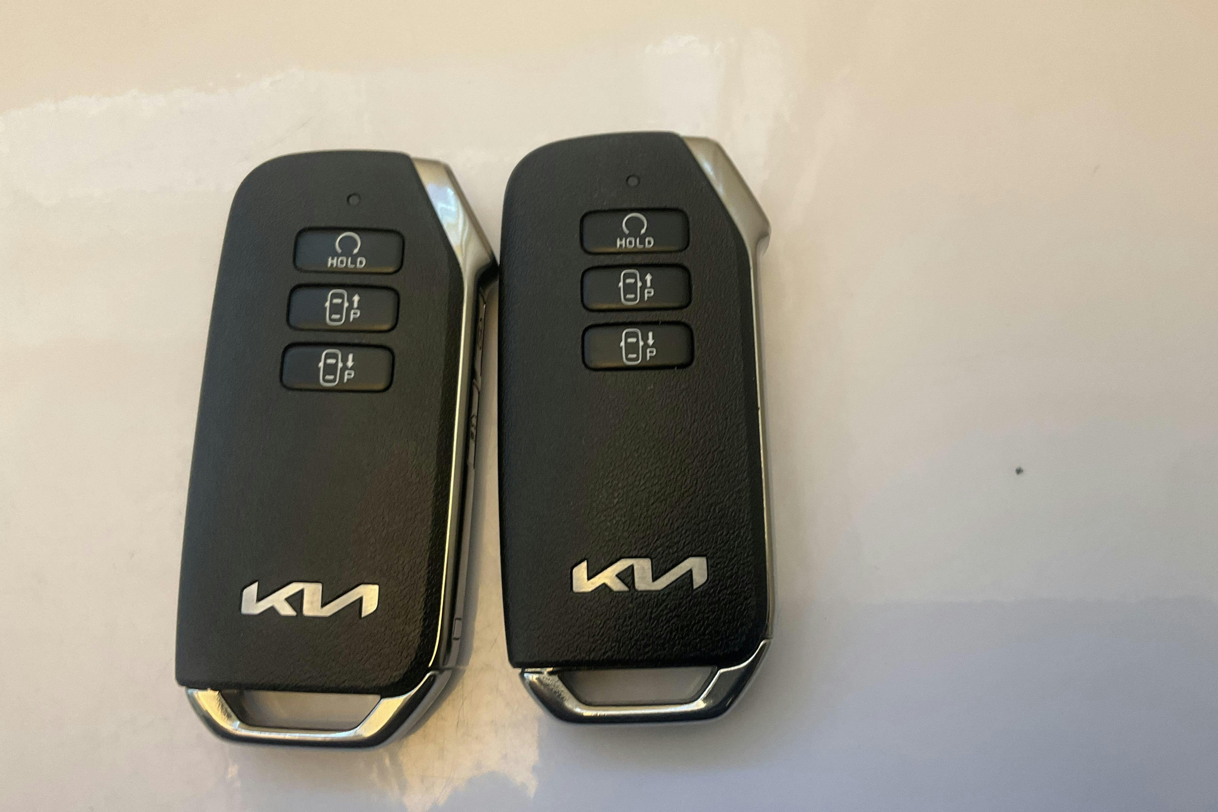 Presentation photo 16 of 16: KIA Sportage PHEV AWD (265hk) - 27 280 km - Automatic - white - 2025