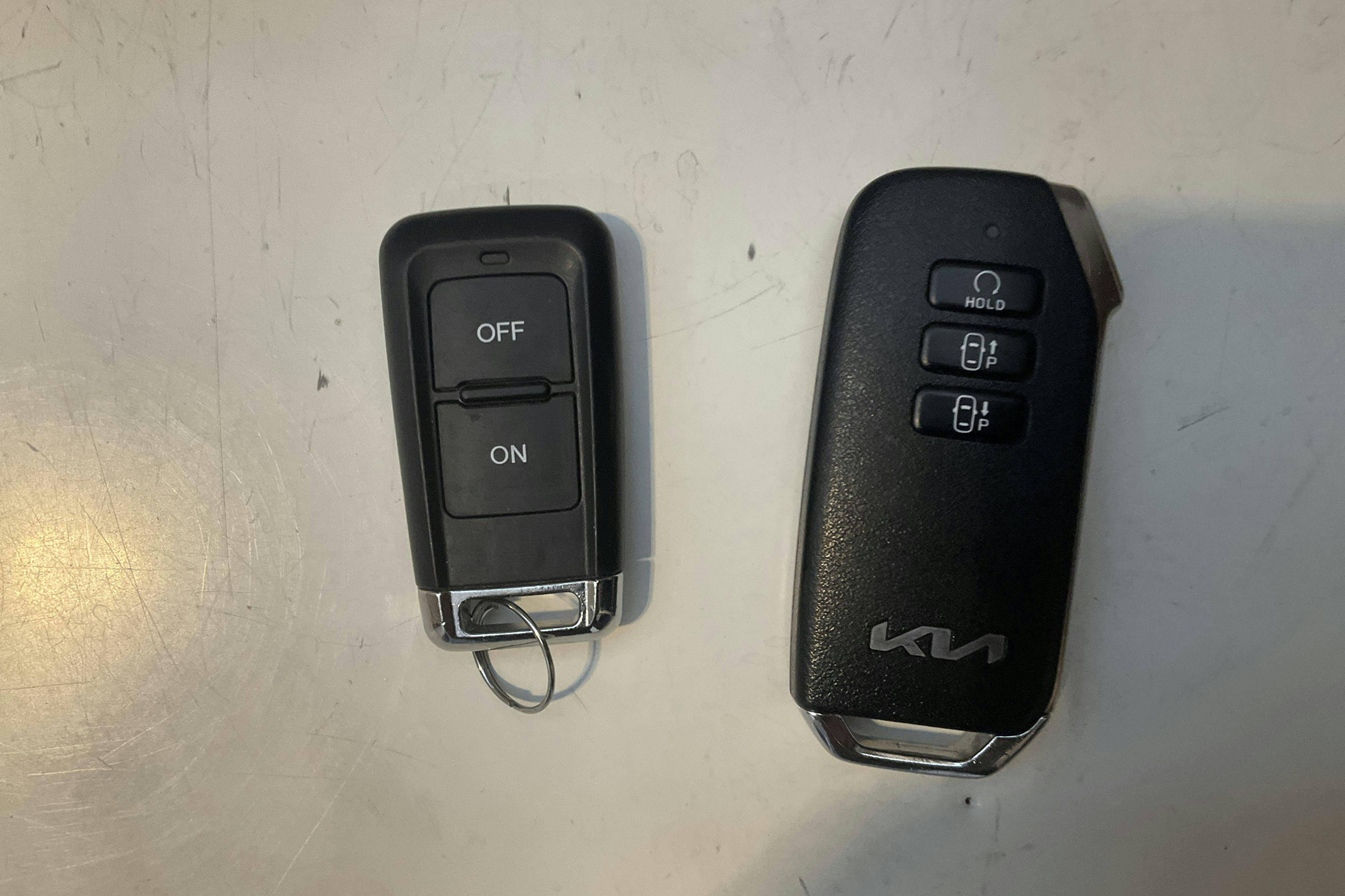 Presentation photo 18 of 18: KIA Sportage PHEV AWD (265hk) - 32 690 km - Automatic - white - 2025