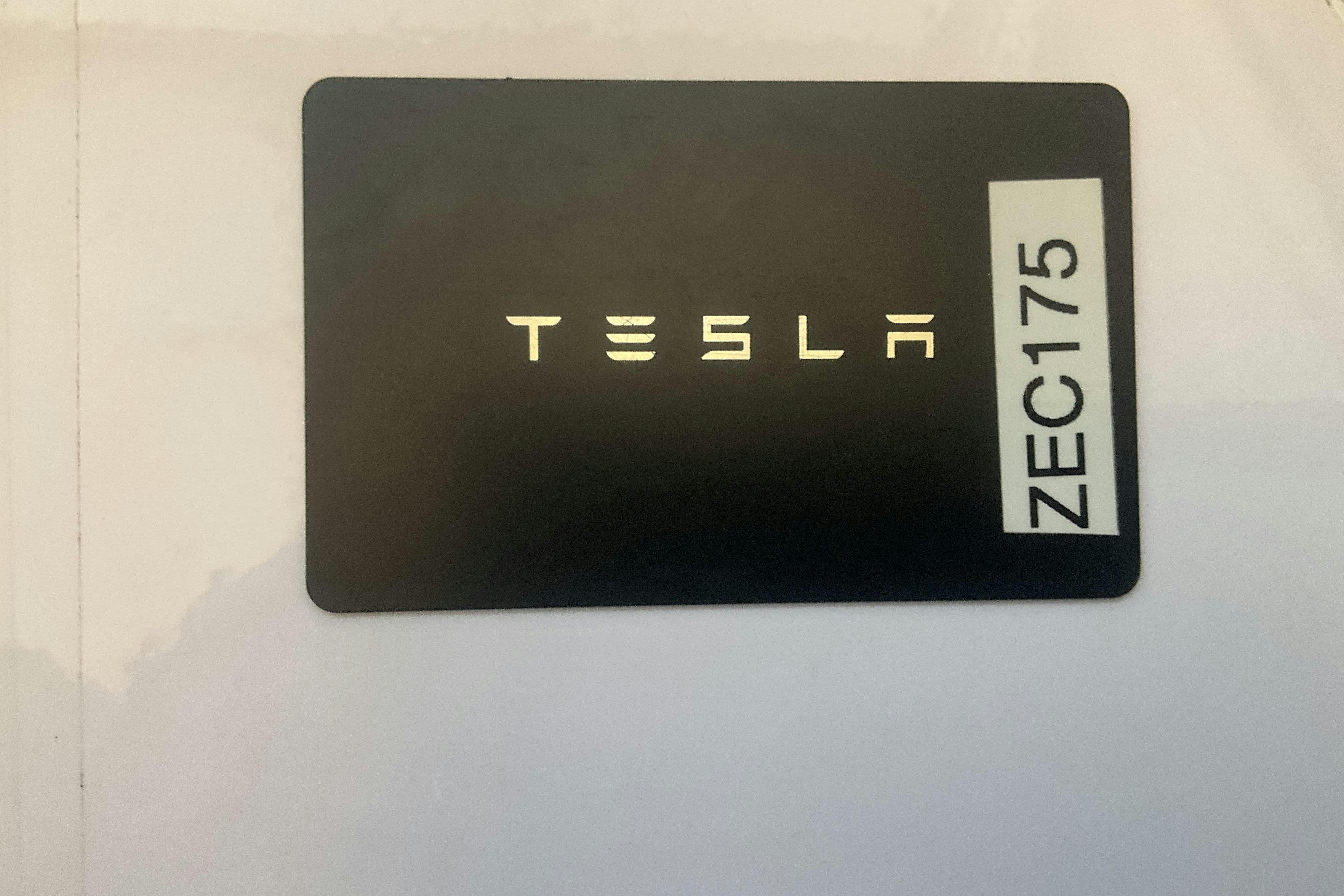 Presentation photo 19 of 19: Tesla Model 3 Long Range Dual Motor AWD - 50 750 km - Automatic - white - 2024