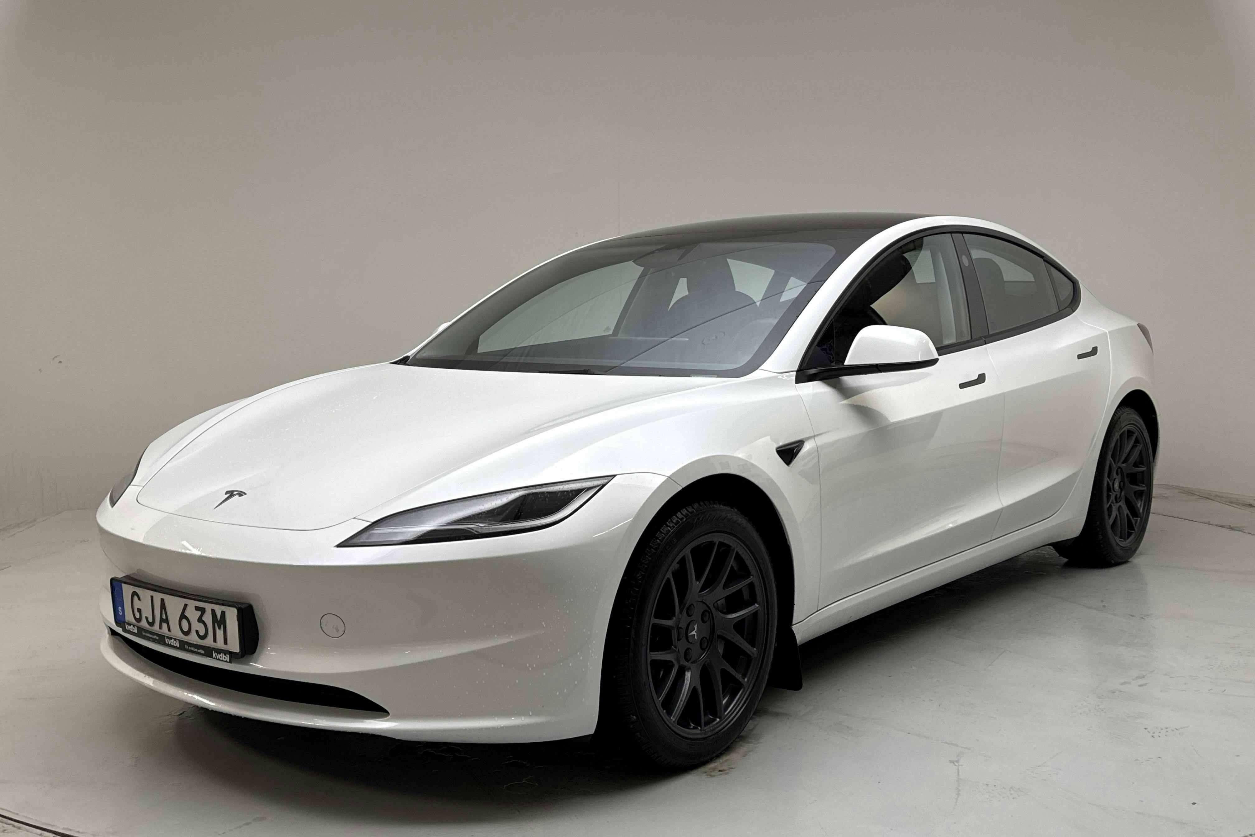 Presentation photo 1 of 18: Tesla Model 3 Long Range Dual Motor AWD - 57 310 km - Automatic - white - 2024