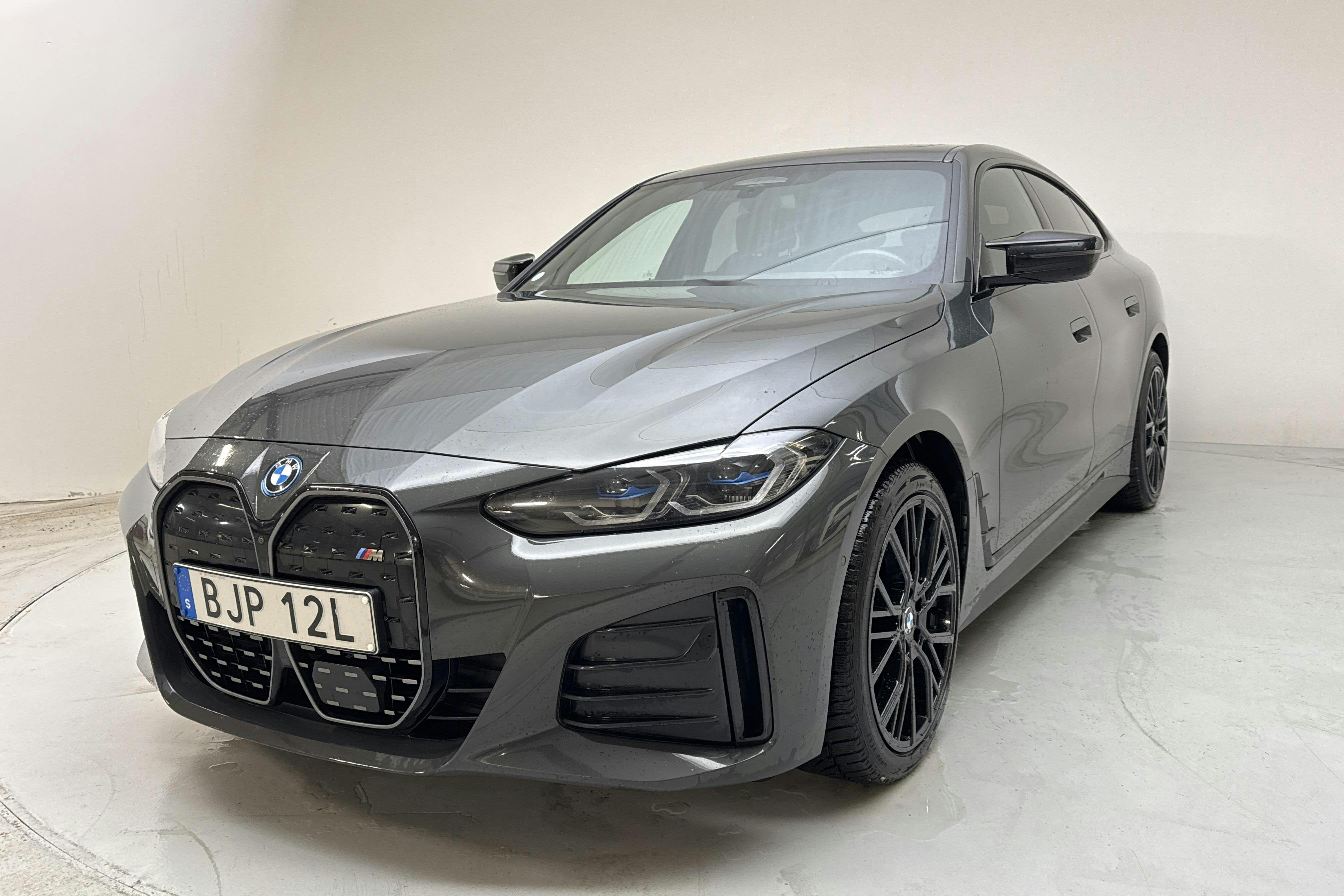 Presentationsfoto 1 av 30: BMW i4 M50 xDrive, G26 (523hk) - 10 627 mil - Automat - grå - 2023