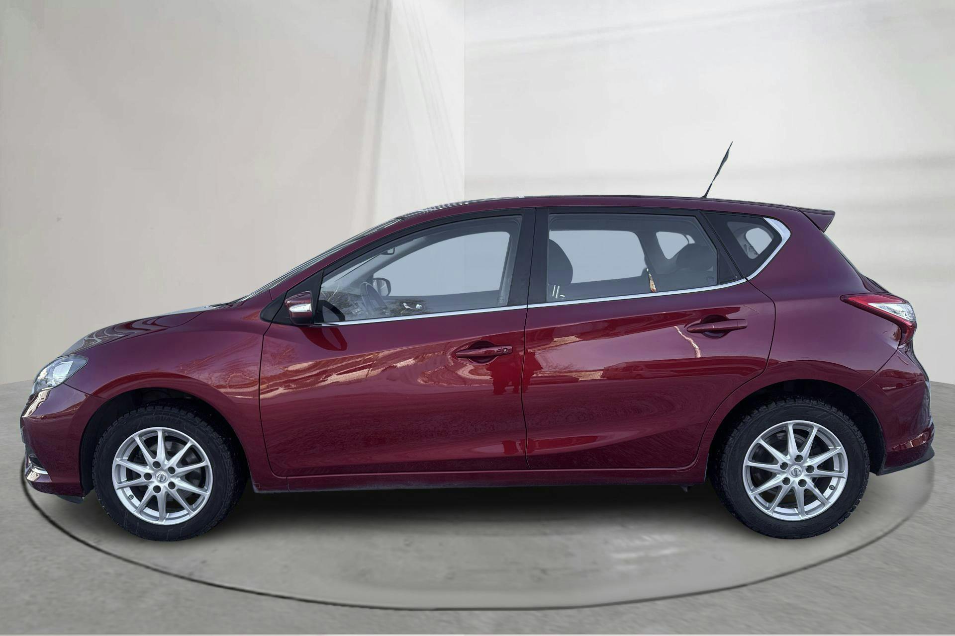 Presentationsfoto 2 av 15: Nissan Pulsar 1.2 DIG-T (115hk) - 8 682 mil - Manuell - Dark Red - 2017
